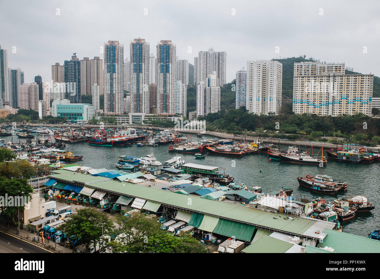 Vista aerea del porto di Aberdeen (Aberdeen Typhoon Shelter) in Hong Kong Foto Stock