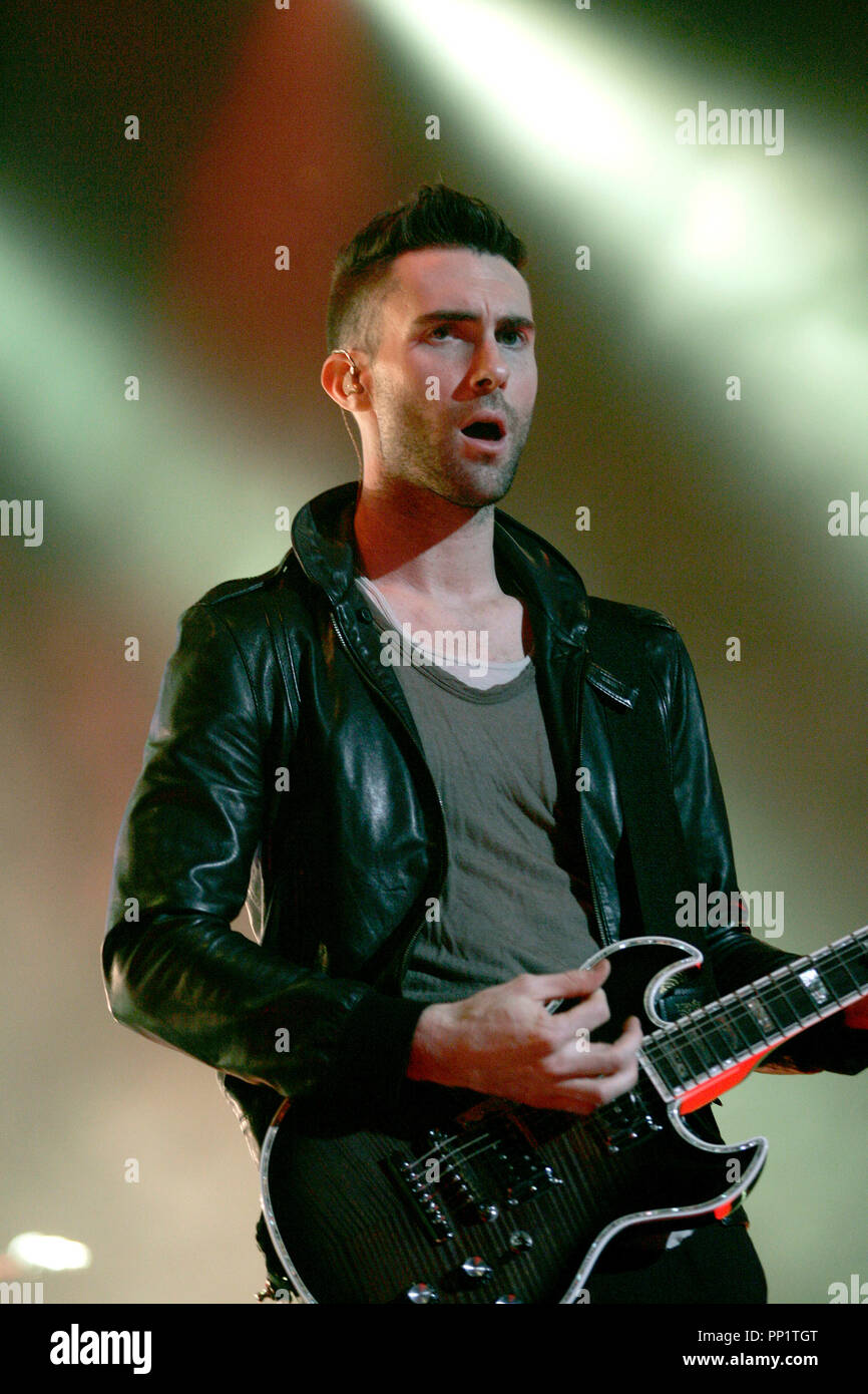 Adam Levine con Maroon 5 esegue in concerto al BankAtlantic Center di Sunrise, in Florida, il 20 ottobre 2007. Foto Stock