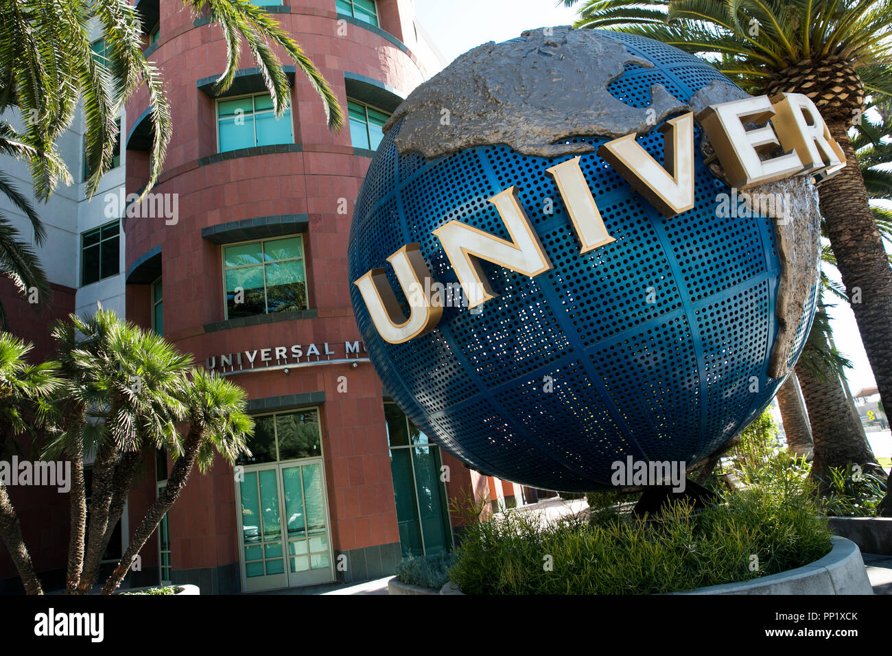 Un logo segno al di fuori della sede di Universal Music Group in Santa Monica, in California, il 15 settembre 2018. Filiale etichette discografiche includono D Foto Stock