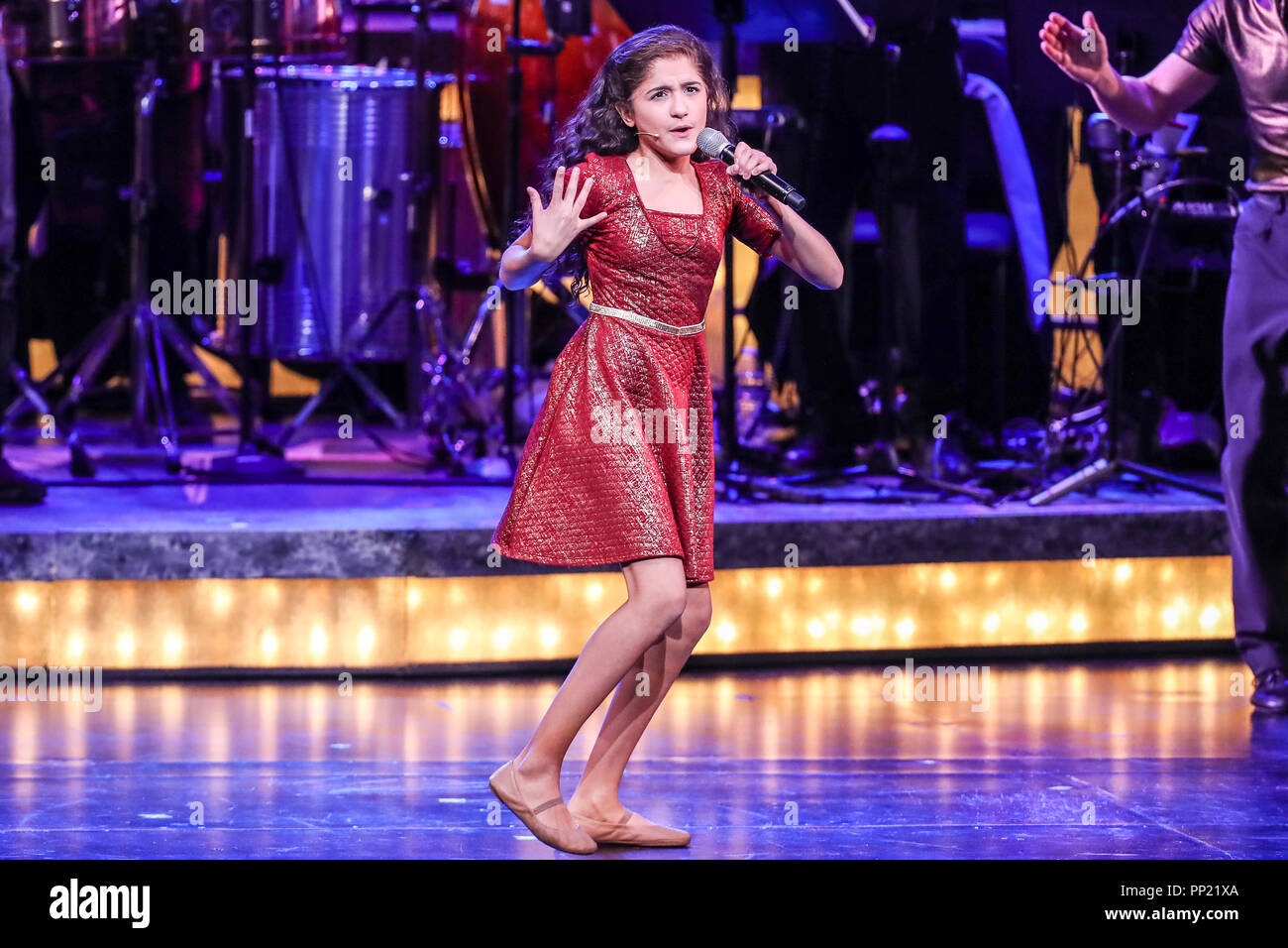 In piedi il touring musical di Broadway esegue in North Carolina. In piedi! È un jukebox musical che ha giocato su Broadway al Marquis Theatre. Basato sulla vita e la musica di 26 Grammy Award-winning moglie e marito team Gloria ed Emilio Estefan, il musical è un libro scritto da Alessandro Dinelaris e un punteggio costruito intorno al cubano-fusion di musica pop, reso famoso da Gloria Estefan. Foto Stock