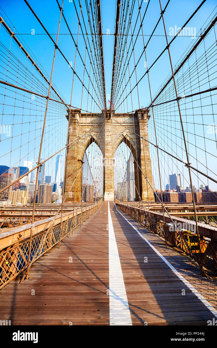 Il Ponte di Brooklyn a sunrise, New York City, Stati Uniti d'America. Foto Stock