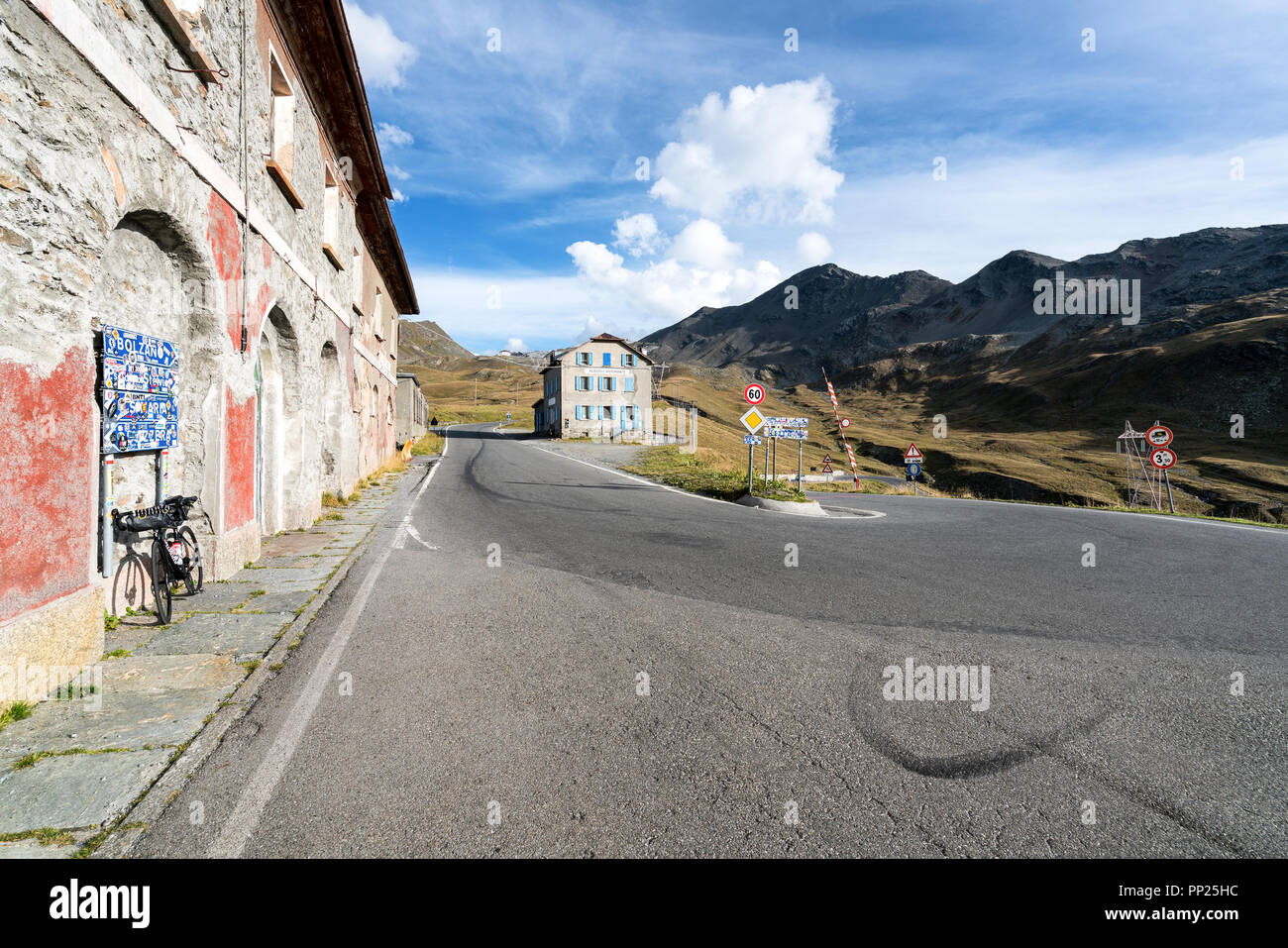 Case allo Stelvio e Umbrail Pass junction, Italia, Europa, UE Foto Stock