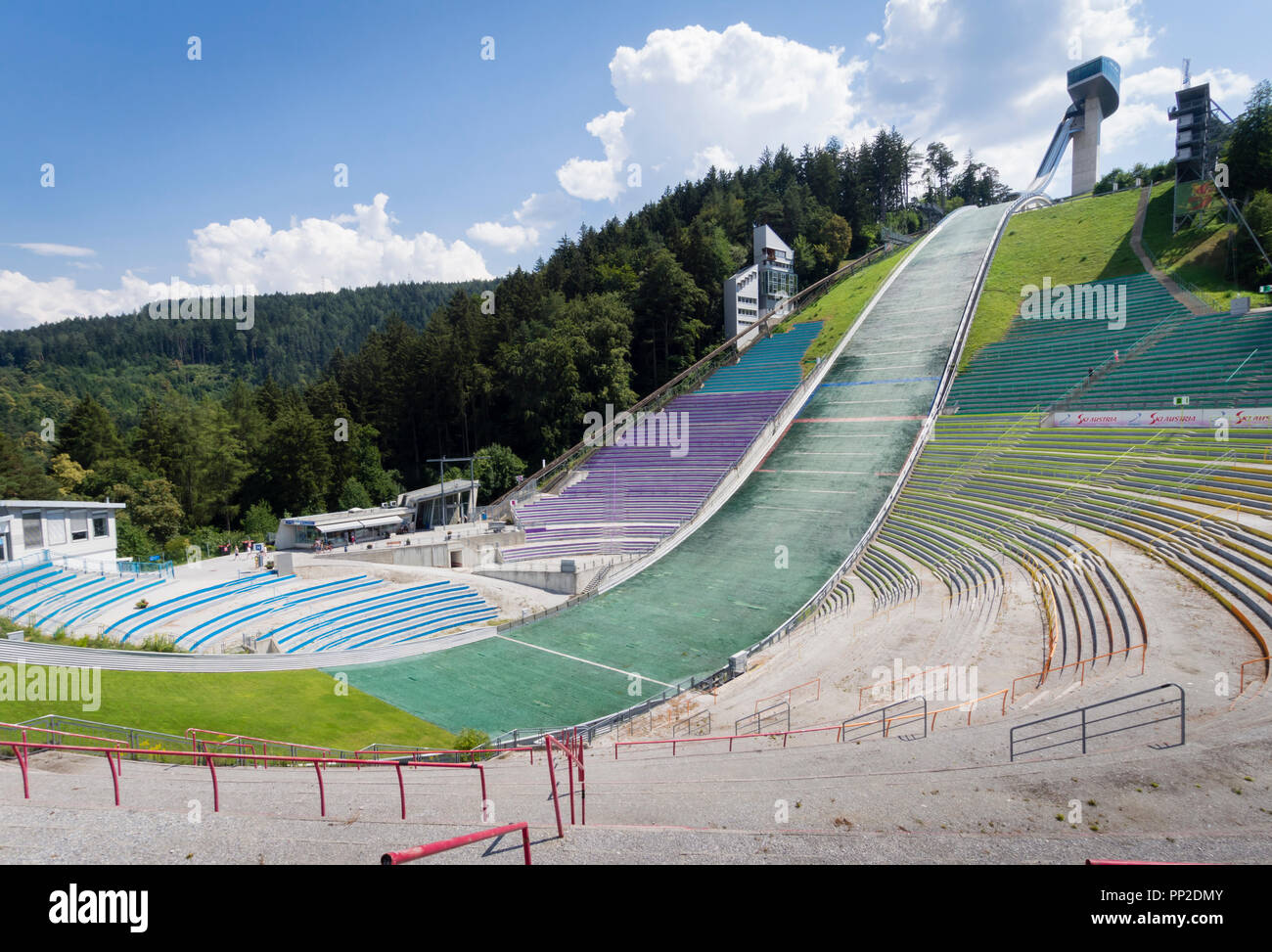 Bergisel di salto con gli sci a Innsbruck (Austria) durante l'estate. Foto Stock