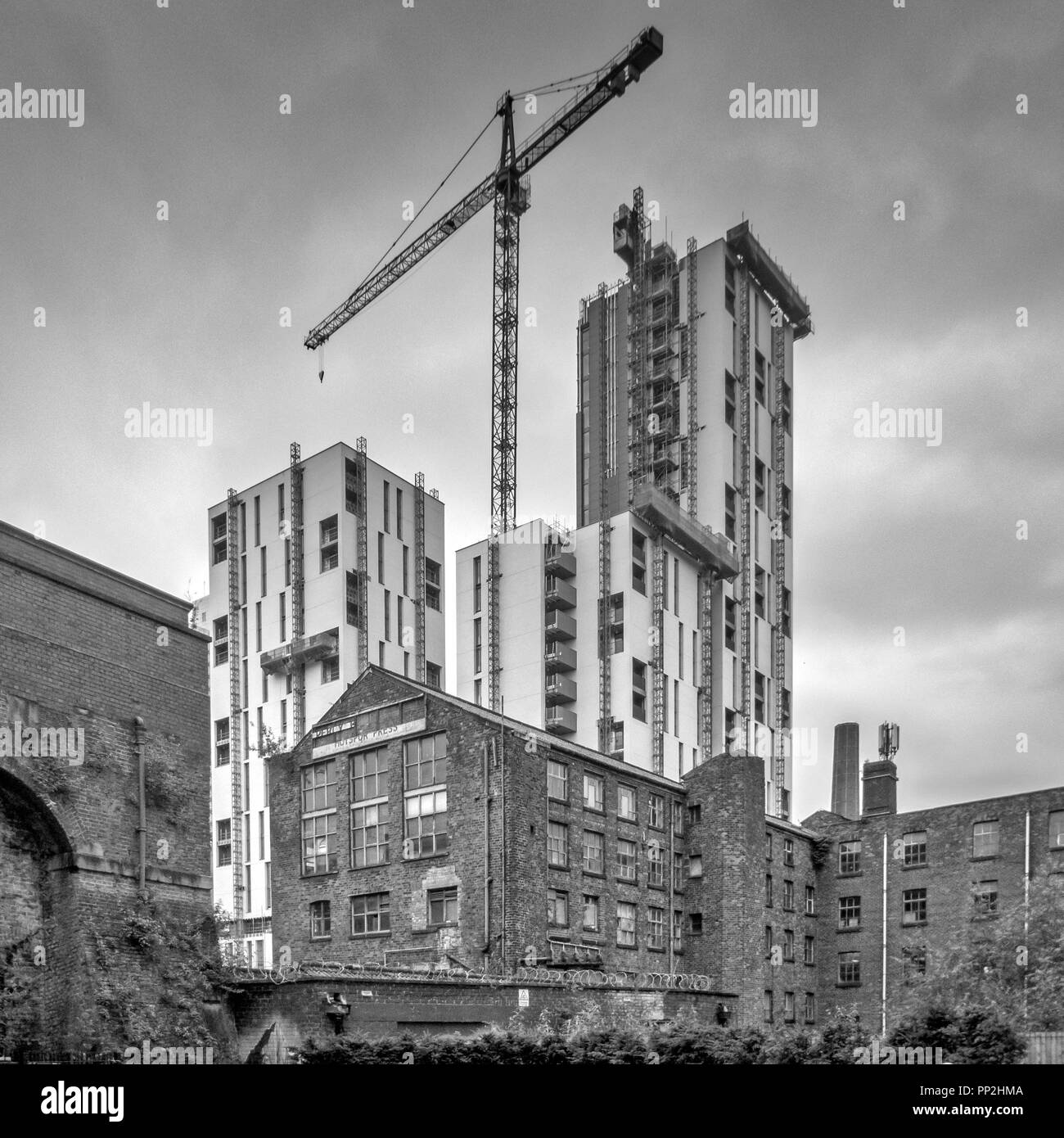 Costruzione moderna e architettura storica insieme, Manchester, Regno Unito Foto Stock
