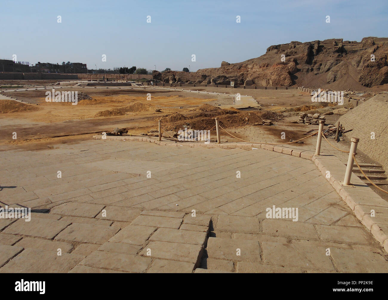 Lavori di scavo e di scoperta continua all'Antica e sito storico a Edfu in Egitto. Foto Stock