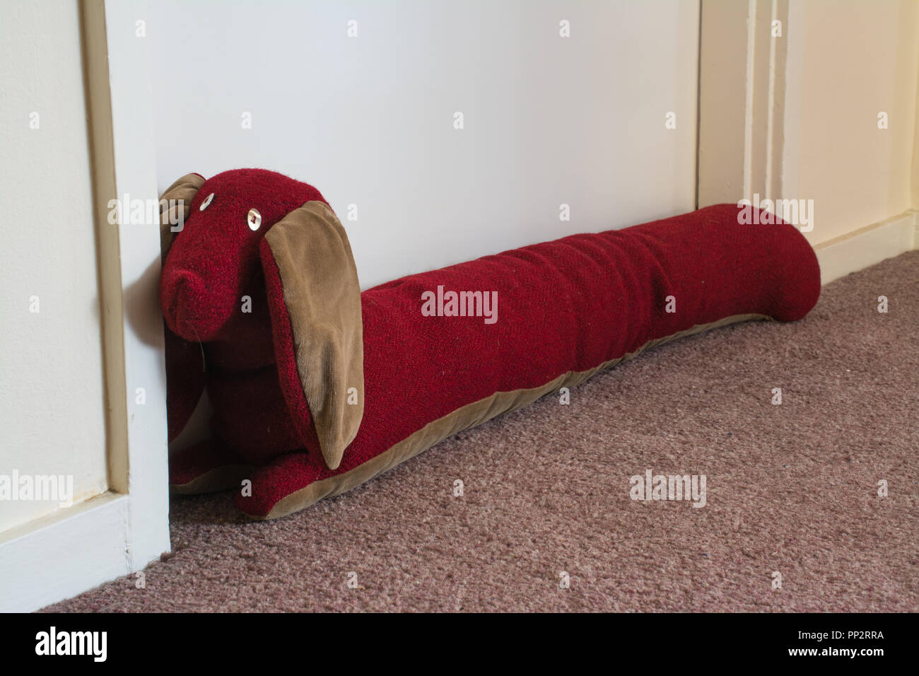 Tessuto dispositivo antispiffero nella forma di un cane di salsiccia Foto Stock