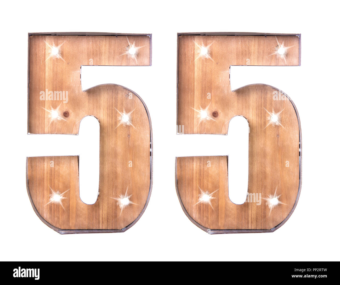 Fatti a mano e di stagno Numero di legno e cinquantacinque segno con luci su uno sfondo bianco Foto Stock