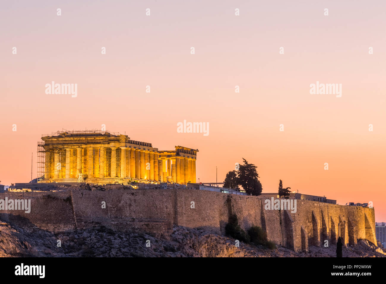 L'Acropoli di Atene all'alba, visto dalla collina delle Muse Foto Stock