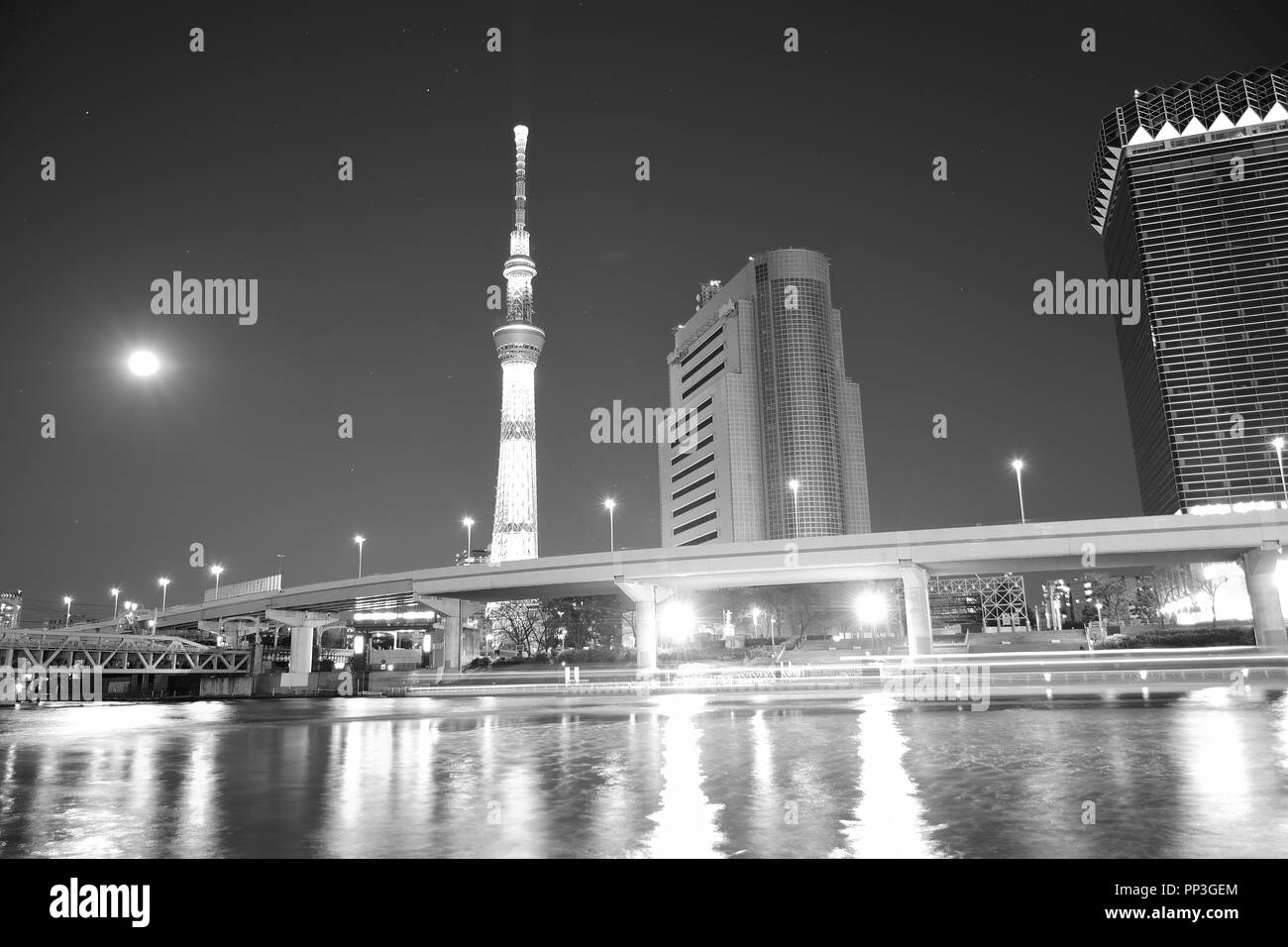 Il famoso edificio distintivo di Tokyo chiamato Sky Tree, una delle torri piu' alte in t Foto Stock
