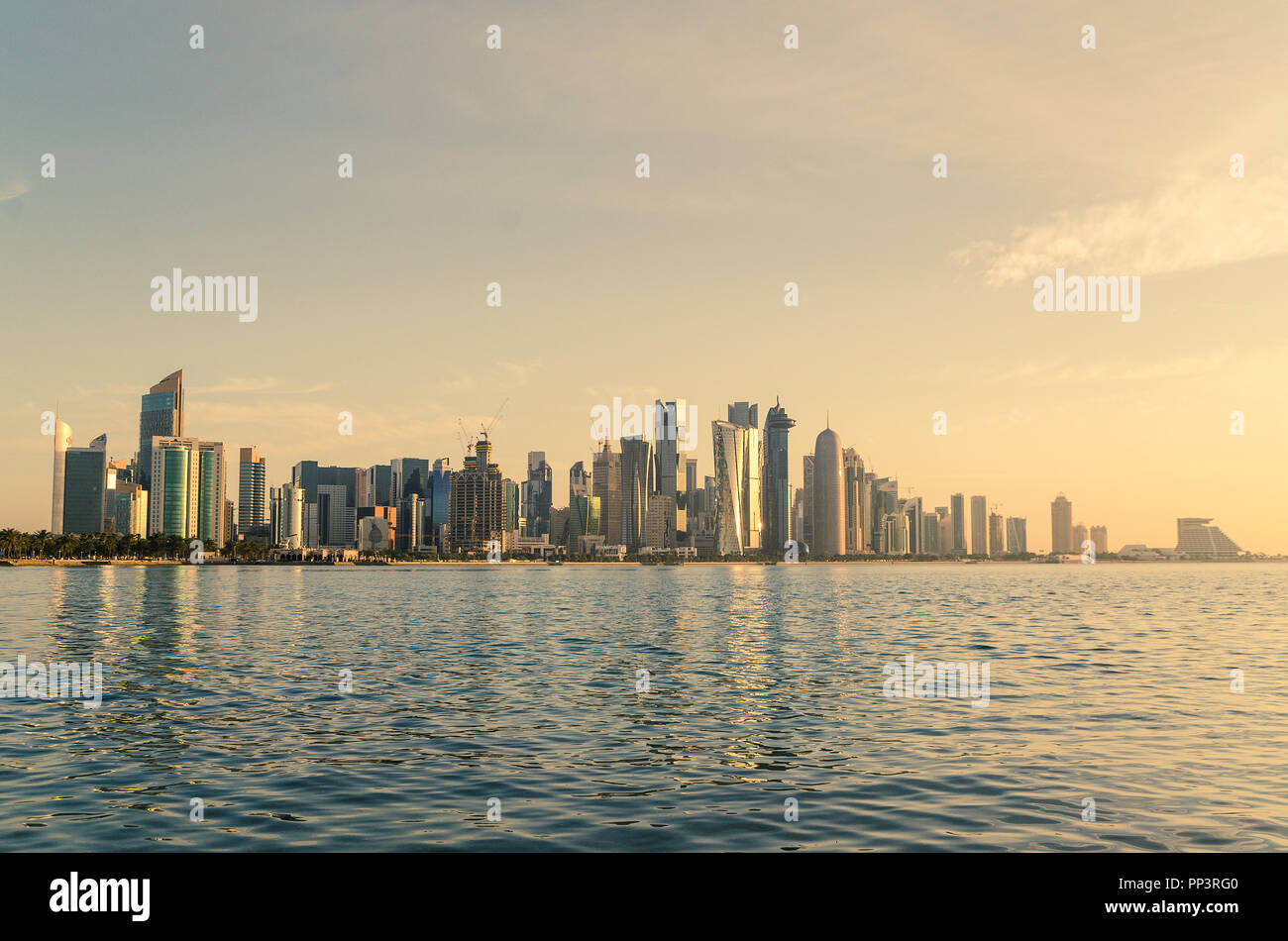 La città di Doha, la capitale del Qatar. Foto Stock