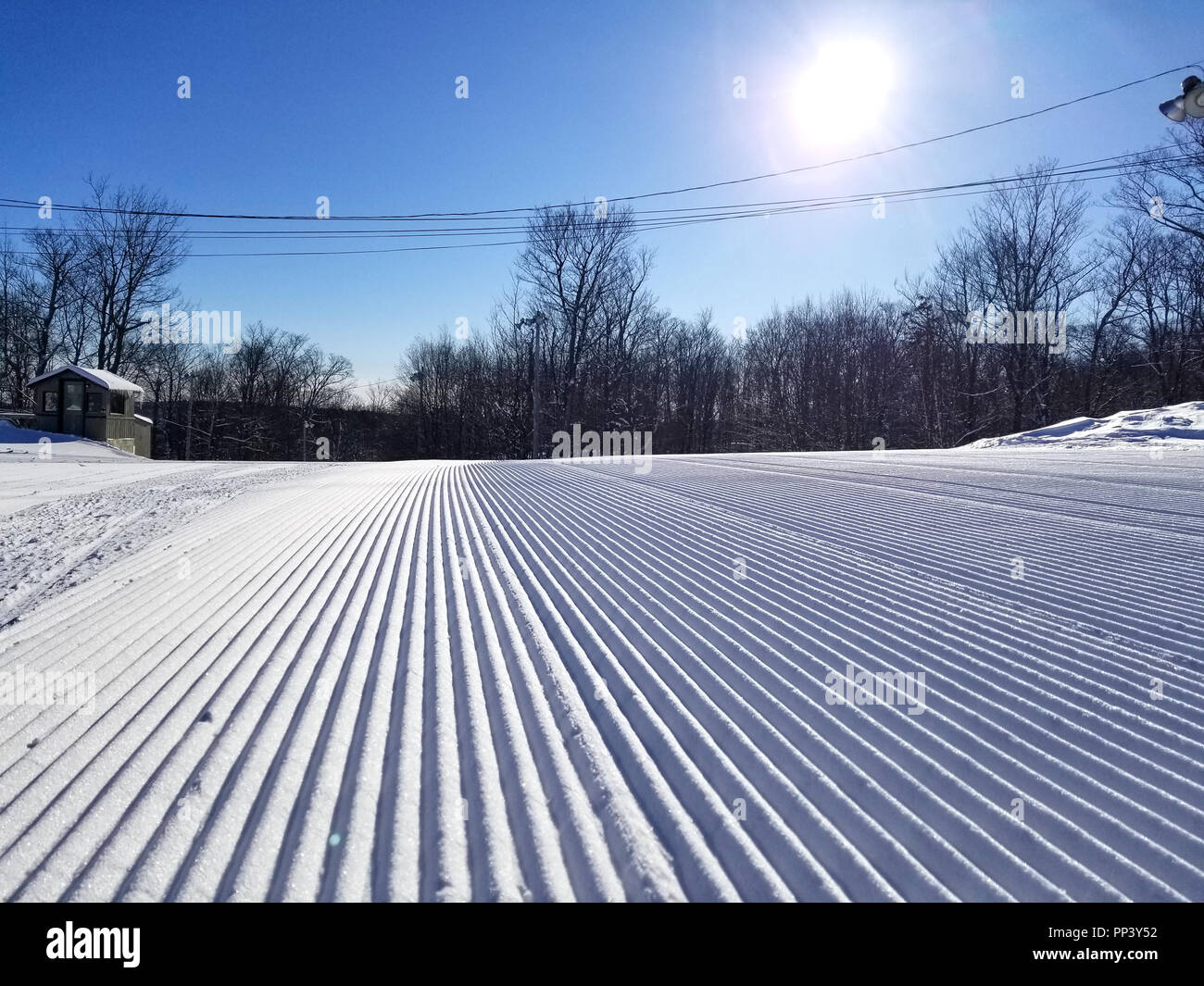 Neve piste di sci alpino percorsi a Saint-Sauveur, Québec Foto Stock