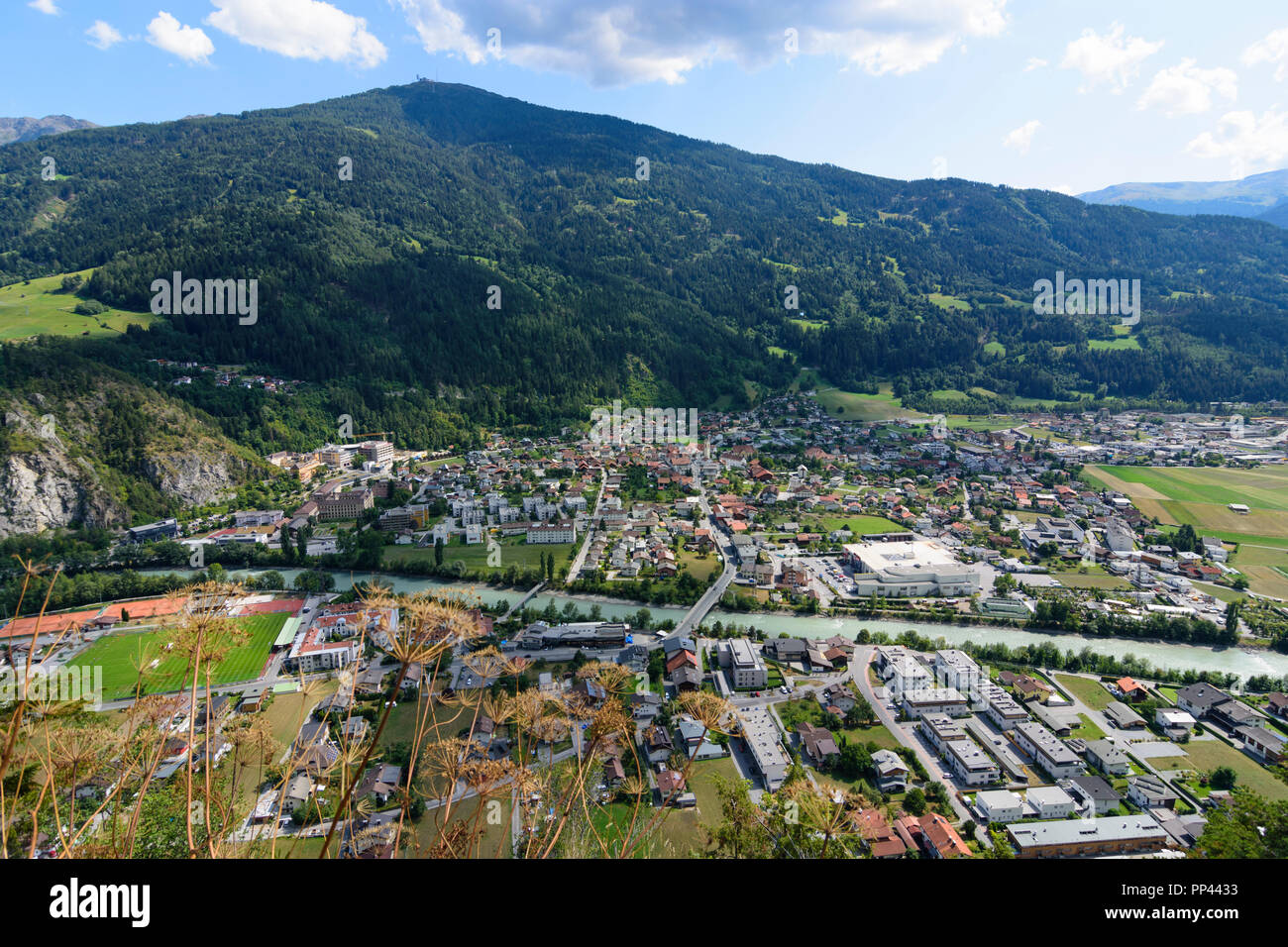 Zams: vista di Zams, fiume Inn, mountain Krahberg, Regione TirolWest, Tirolo Tirolo, Austria Foto Stock