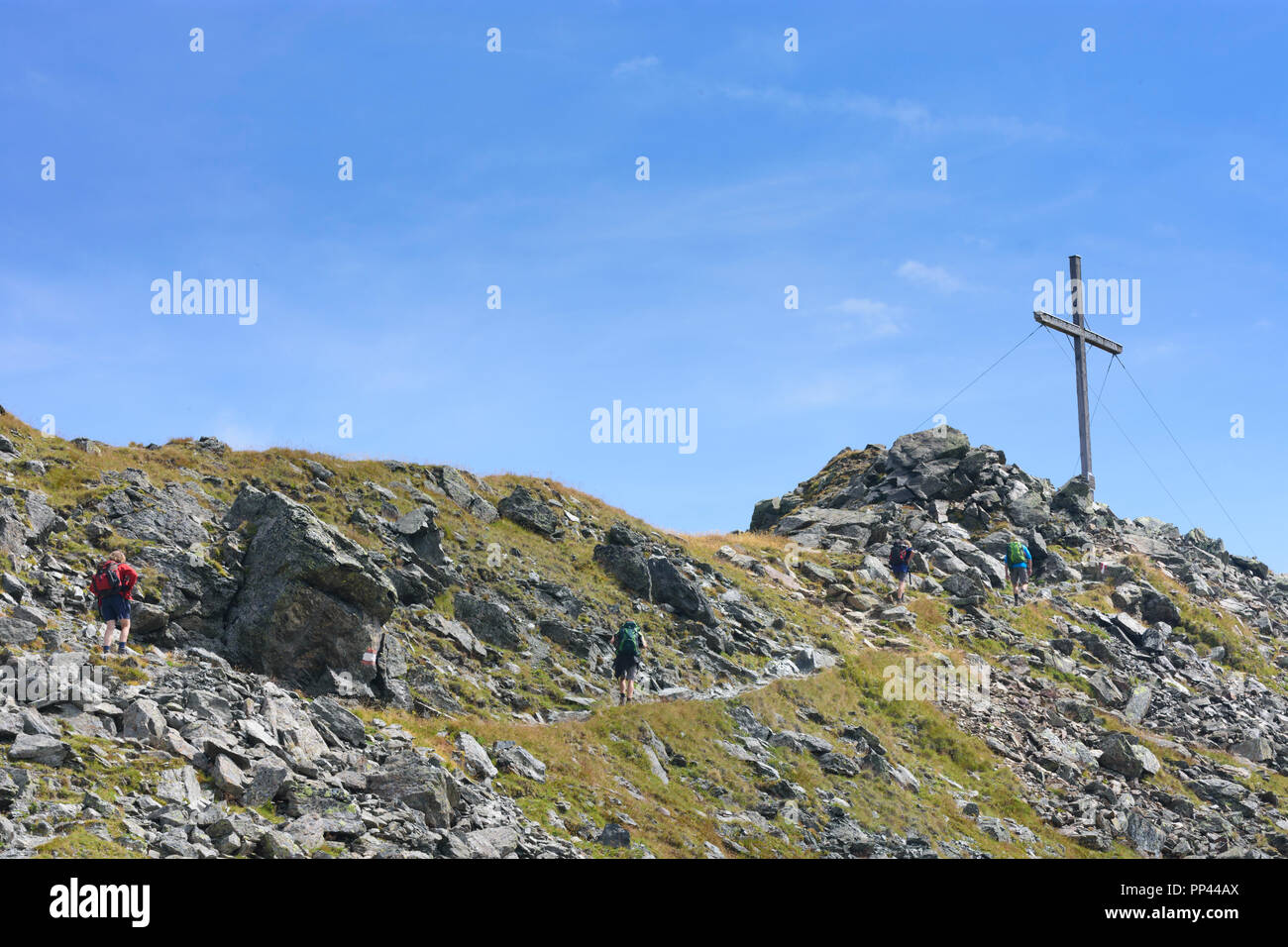 Venet: montagna Venet summit Glanderspitze, vertice di croce, escursionista TirolWest Regione, Tirol, Tirolo, Austria Foto Stock