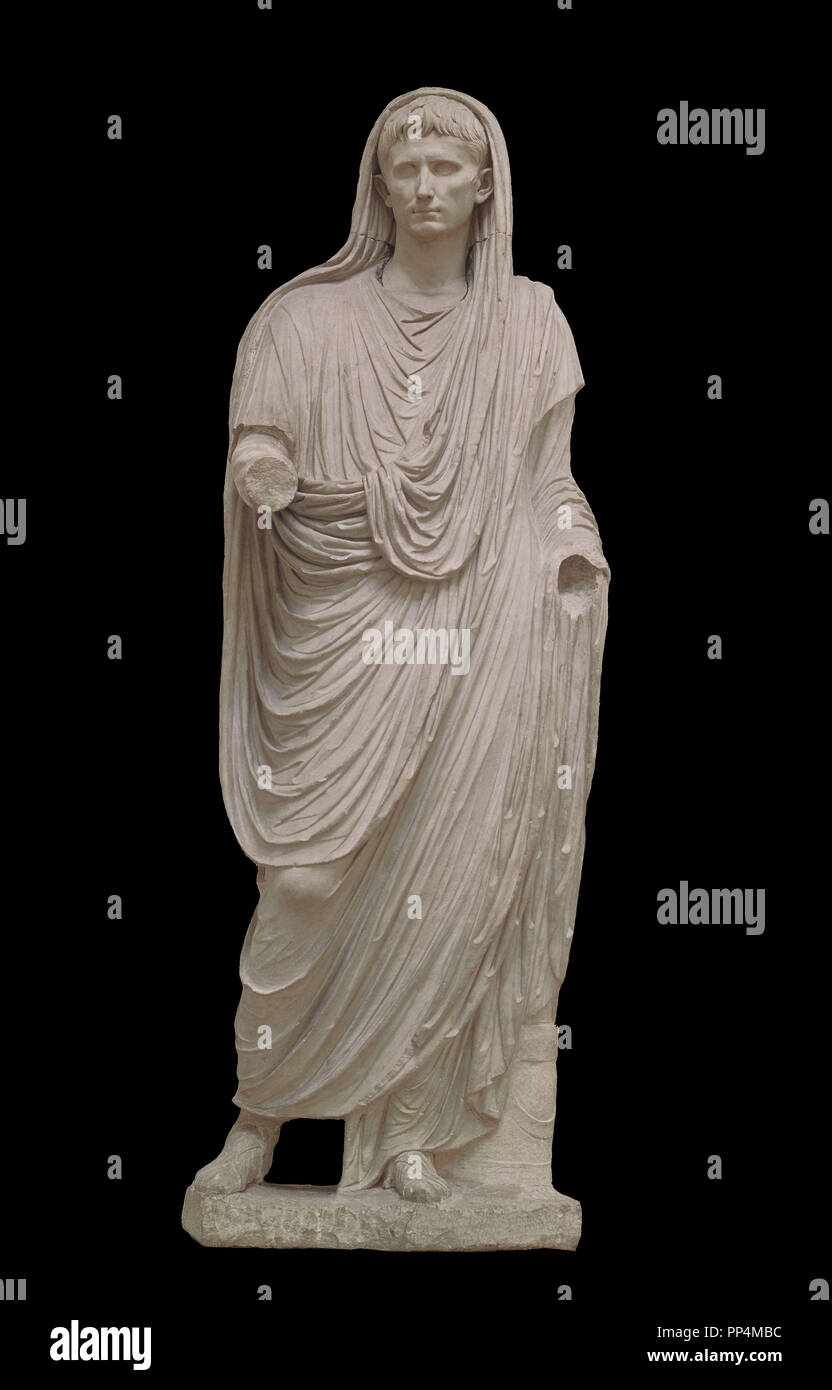 AUGUSTO PONTIFICE MAXIMO-63 AC/DC 14 -TOGADO COMO SACERDOTE- h 2,17 - ESCULTURA ROMANA-10 AC/DC 10. Posizione: MUSEO DE LAS TERMAS. ITALIA. Foto Stock