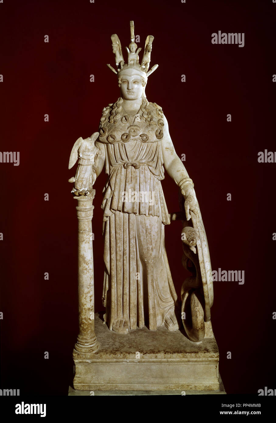 ATENEA VARVAKEION - SIGLO II AC - CRISOELEFANTINA DE 1m altura-COPIA ROMANA DE ATENEA PARTHENOS DEL SIGLO V AC. Autore: FIDIAS COPIA DE. Posizione: MUSEO ARQUEOLOGICO-ESCULTURA. Atene. La Grecia. Foto Stock