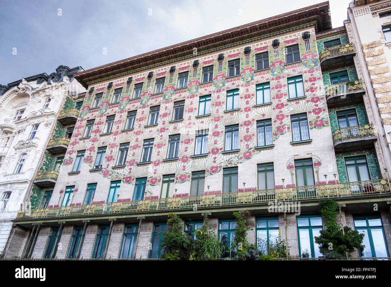 Facciata del Majolikahaus (Majolica) Casa No. 40 Linken Wienzeile (1899), Vienna, Austria. Architetto otto Wagner Foto Stock