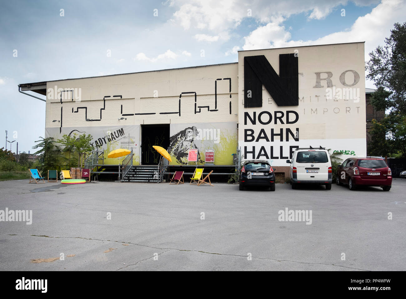 Il Nordbahn-Halle è stato sviluppato come un uso provvisorio come Parte del progetto di sviluppo 'Cischung:Nordbahnhof' Foto Stock