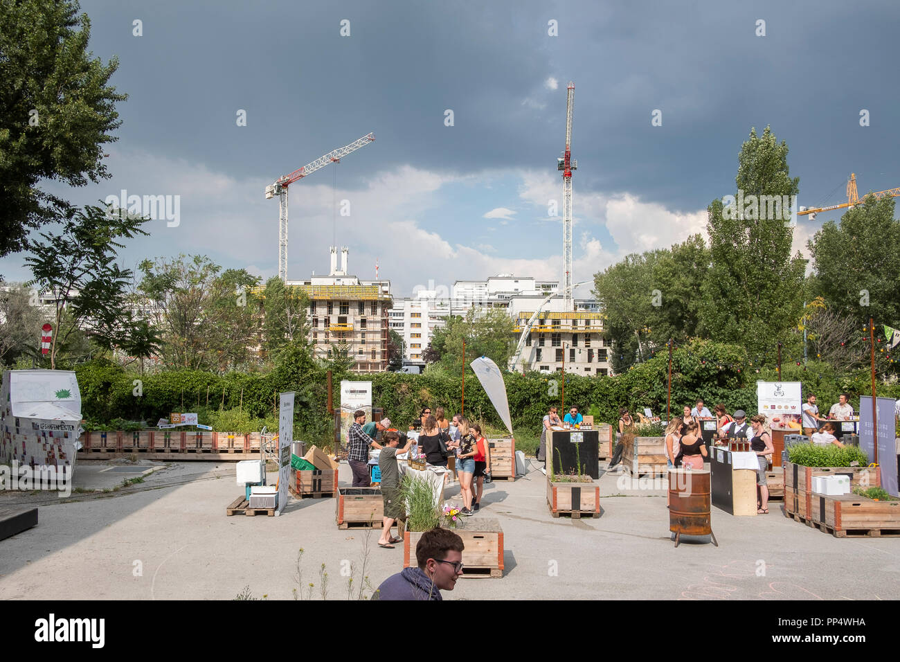 Il Nordbahn-Halle è stato sviluppato come un uso provvisorio come Parte del progetto di sviluppo 'Cischung:Nordbahnhof' Foto Stock