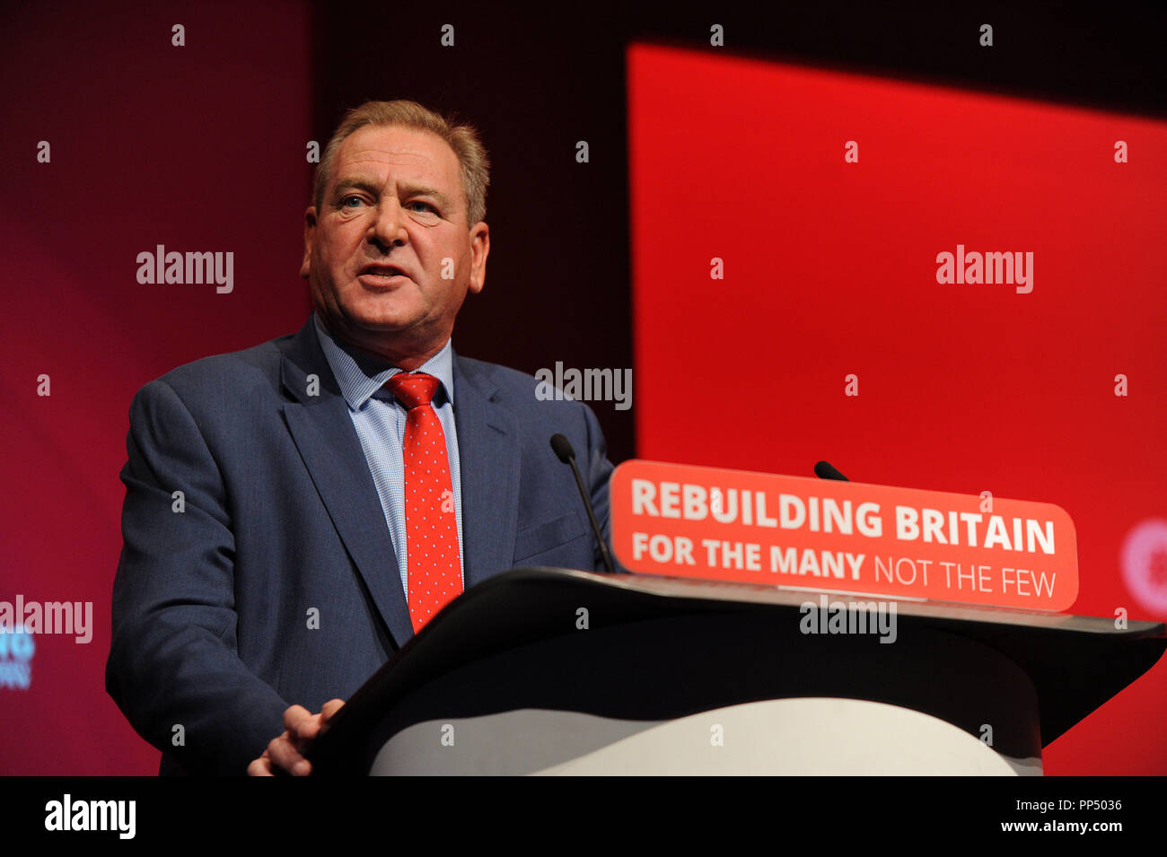 Liverpool, in Inghilterra. 23 Settembre, 2018. Andy Kerr, presidente della conferenza offre il suo discorso alla conferenza, nella sessione della mattina del primo giorno del partito laburista conferenza annuale presso la ACC Centro Conferenze. Kevin Hayes/Alamy Live News Foto Stock