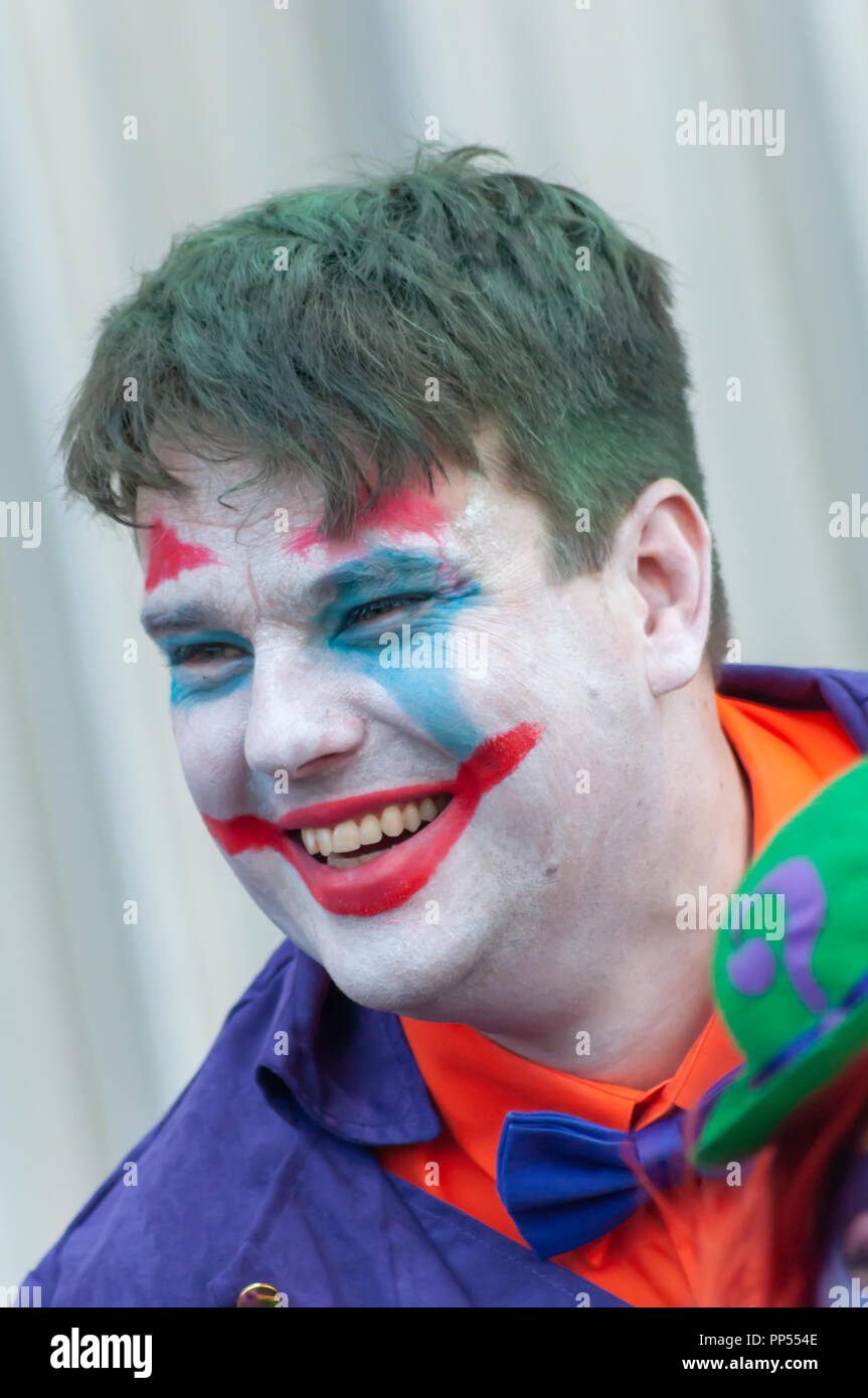 Glasgow, Scotland, Regno Unito. 23 Settembre, 2018. Un cosplayer vestito come il fittizio supervillain Joker dal fumetto libri pubblicati da DC Comics, arrivando al giorno due di MCM Scozia Comic Con tenutasi presso la SEC Center. Credito: Berretto Alamy/Live News Foto Stock