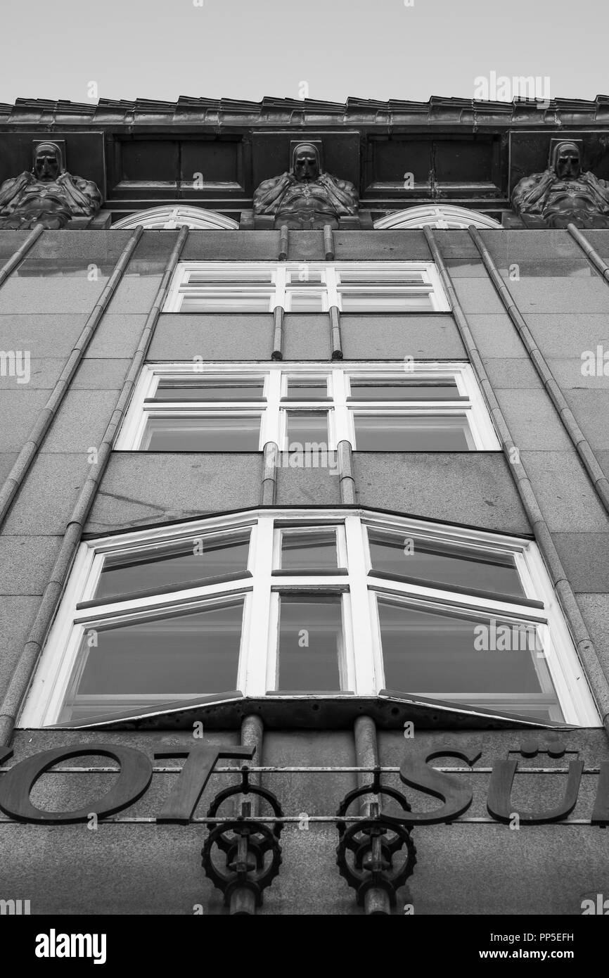 Lo Zacherlhaus è un edificio residenziale e commerciale progettato da Jože Plečnik e costruito tra il 1903 e il 1905 a Vienna, in Austria. Foto Stock