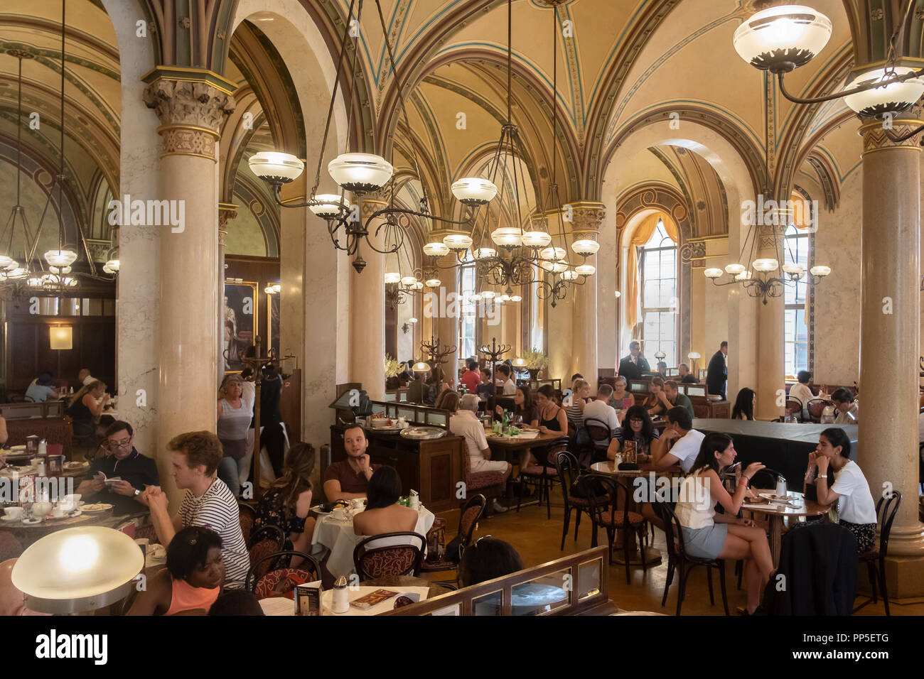 Il Café Central è un tradizionale caffè viennese situato in Herrengasse 14 nel primo distretto di Innere Stadt a Vienna, in Austria. Foto Stock