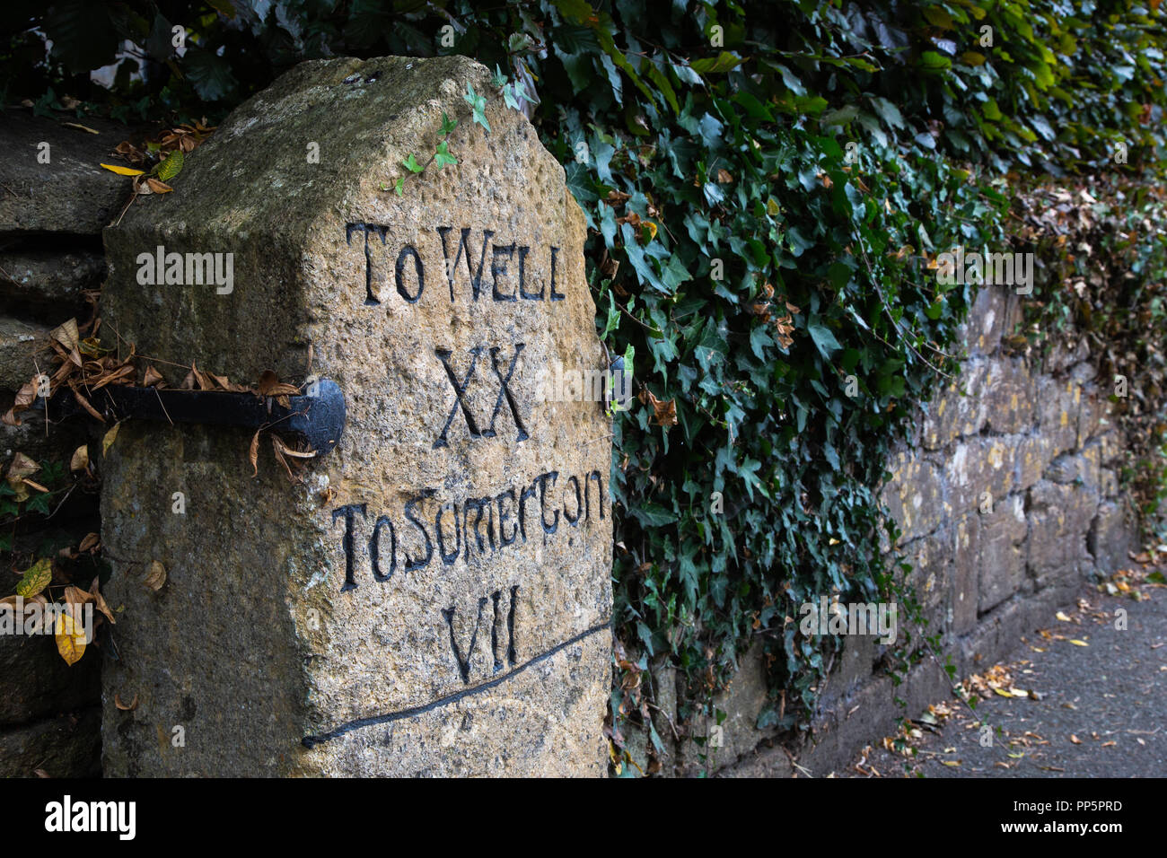 Vecchia pietra miliare in Martock, Somerset Foto Stock