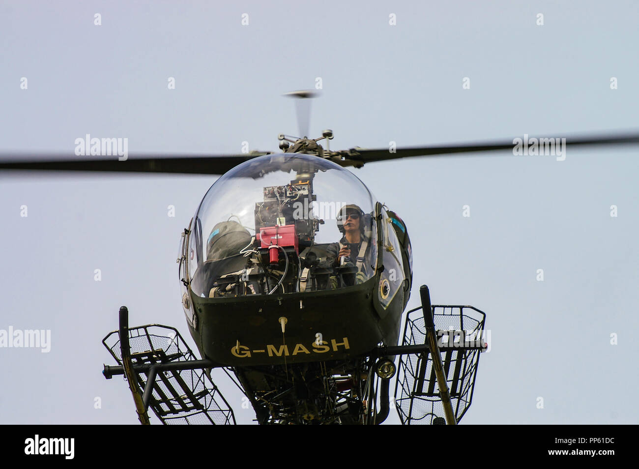 Bell 47G elicottero G-MASH come rappresentante l'elicottero di evacuazione medica utilizzato nel PROGRAMMA televisivo MASH della guerra coreana. Pilota Tracy Martin Foto Stock
