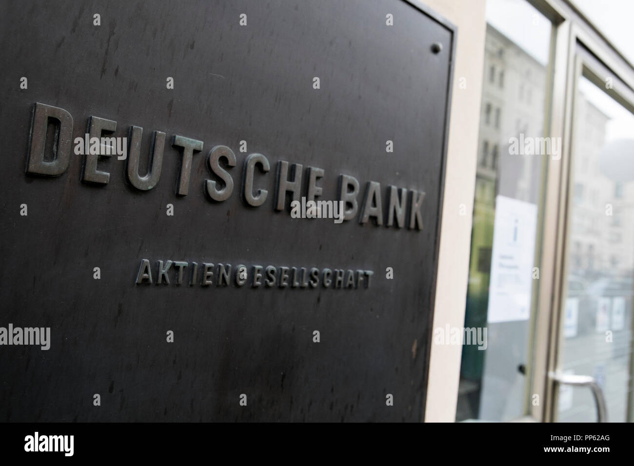 Un logo segno esterno di una Deutsche Bank filiale di Monaco di Baviera, Germania, il 2 settembre 2018. Foto Stock