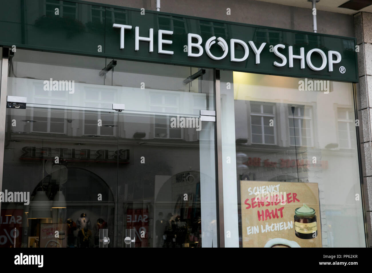 Un segno del logo al di fuori di un corpo Shop Store a Monaco di Baviera, Germania, il 2 settembre 2018. Foto Stock