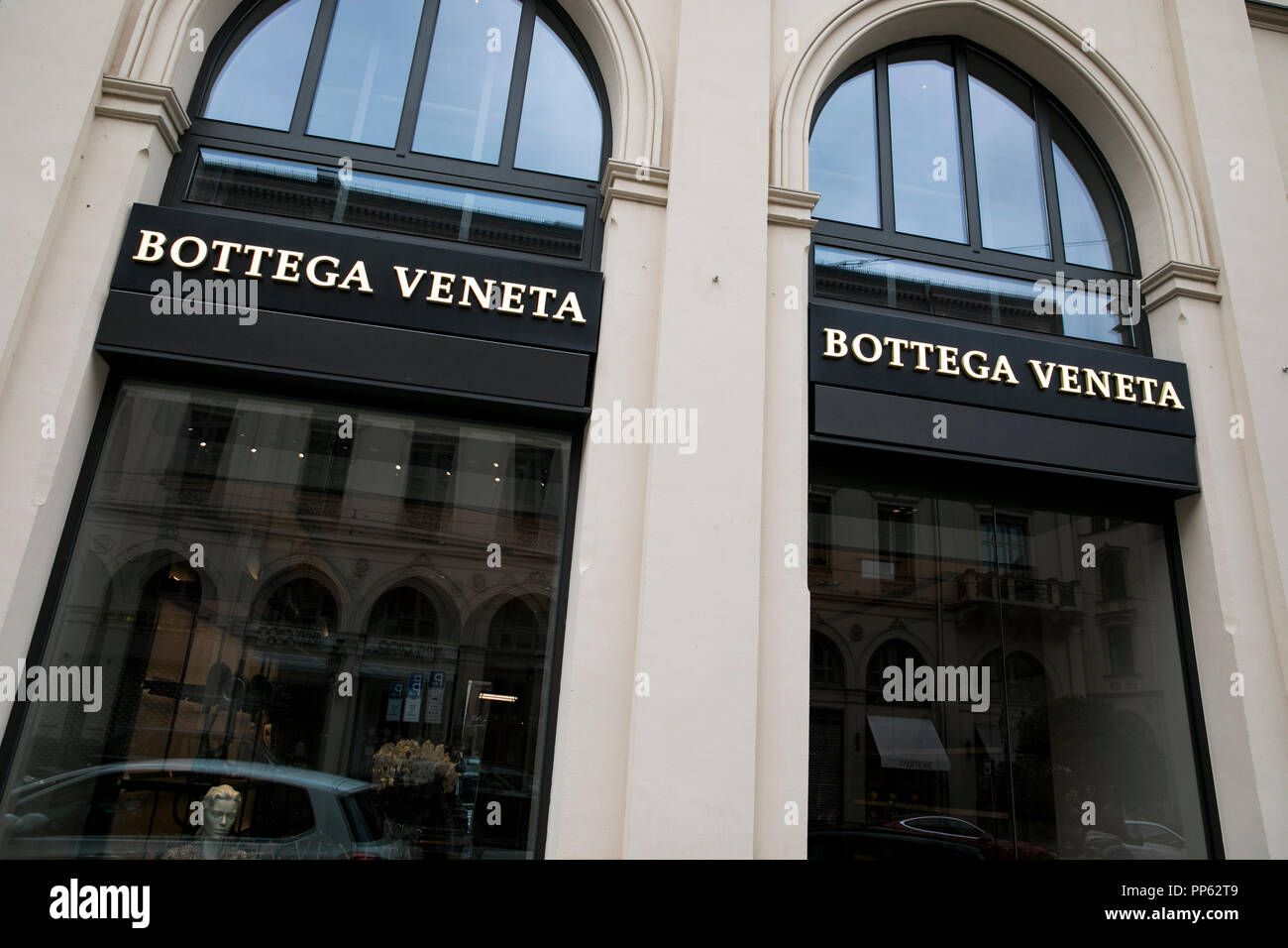 Un logo segno esterno di una Bottega Veneta retail store a Monaco di Baviera, Germania, il 2 settembre 2018. Foto Stock