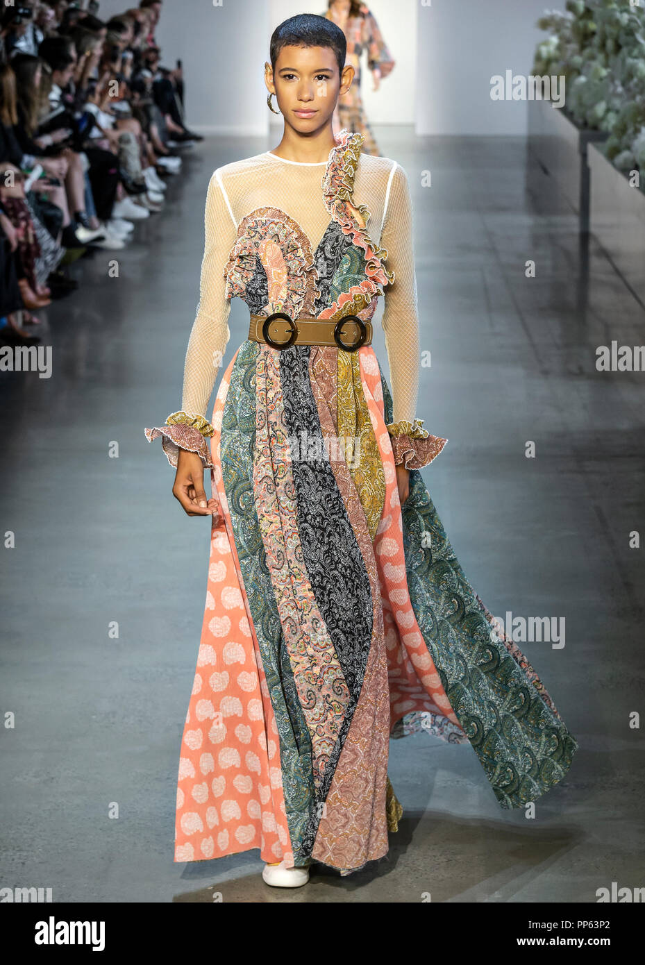 NEW YORK, NY - 10 Settembre 2018: Dilone passeggiate la pista al Zimmermann Primavera Estate 2019 fashion show durante la settimana della moda di New York Foto Stock