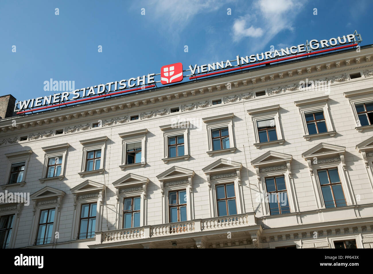Un segno del logo al di fuori di una struttura occupata da Vienna Insurance Group AG (Wiener Versicherung Gruppe) a Vienna il 6 settembre 2018. Foto Stock