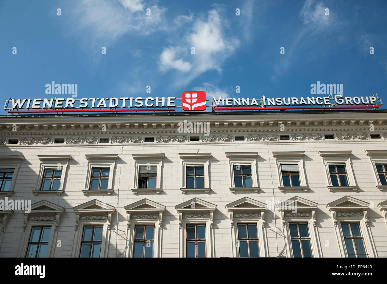 Un segno del logo al di fuori di una struttura occupata da Vienna Insurance Group AG (Wiener Versicherung Gruppe) a Vienna il 6 settembre 2018. Foto Stock