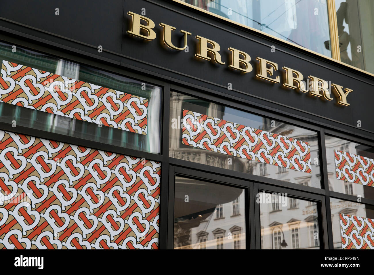 Un logo segno esterno di una Burberry group store a Vienna il 4 settembre 2018. Foto Stock