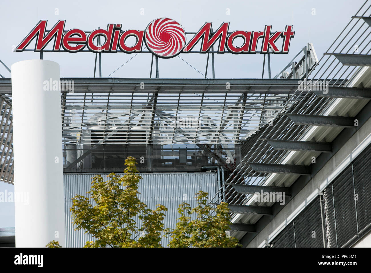 Un logo segno esterno di una Media Markt retail store a Monaco di Baviera, Germania, il 9 settembre 2018. Foto Stock