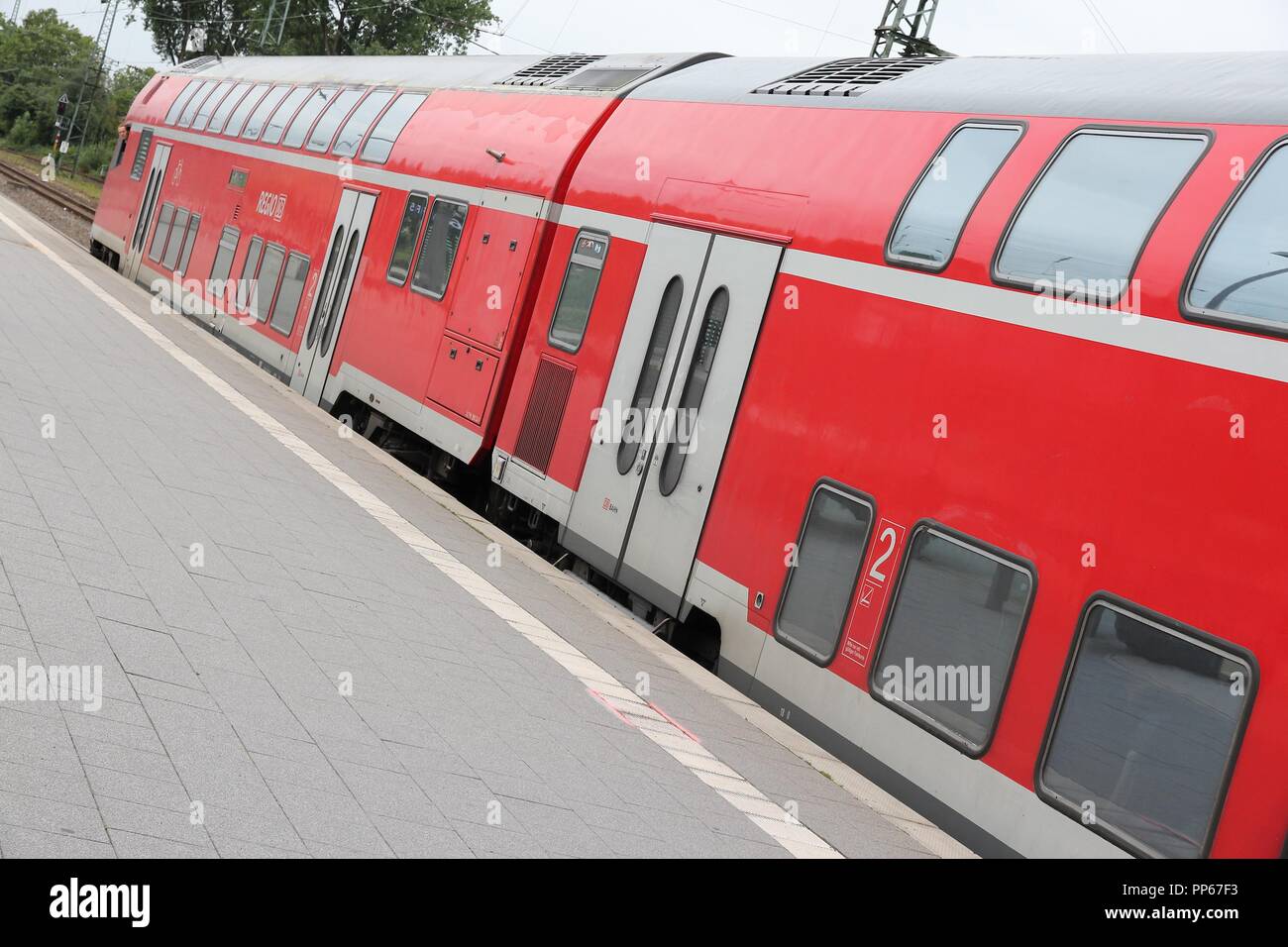 BOCHUM, Germania - 16 Luglio: DB Regio treno della Deutsche Bahn sulla luglio 16, 2012 a Bochum, Germania. DB impiega 276 mila persone e aveva 34,4 miliardi UE Foto Stock