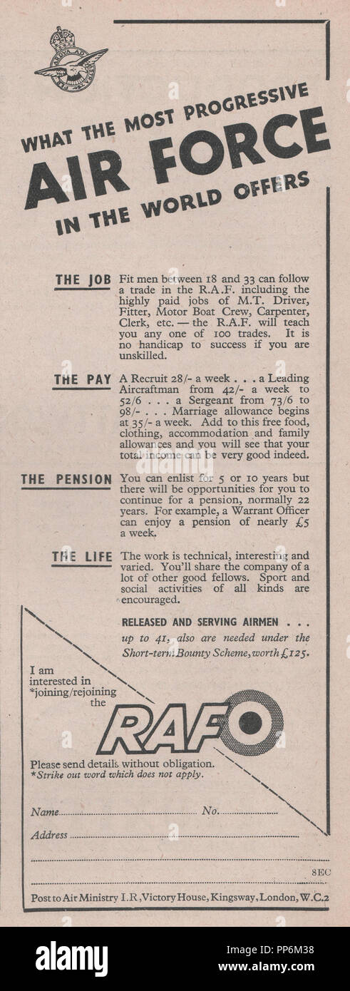 Vintage Royal Air Force assunzione annuncio rivista per le carriere nella Royal Air Force pubblicato Novembre 1946. Mostrare i tassi di remunerazione e alle condizioni per quel periodo Foto Stock