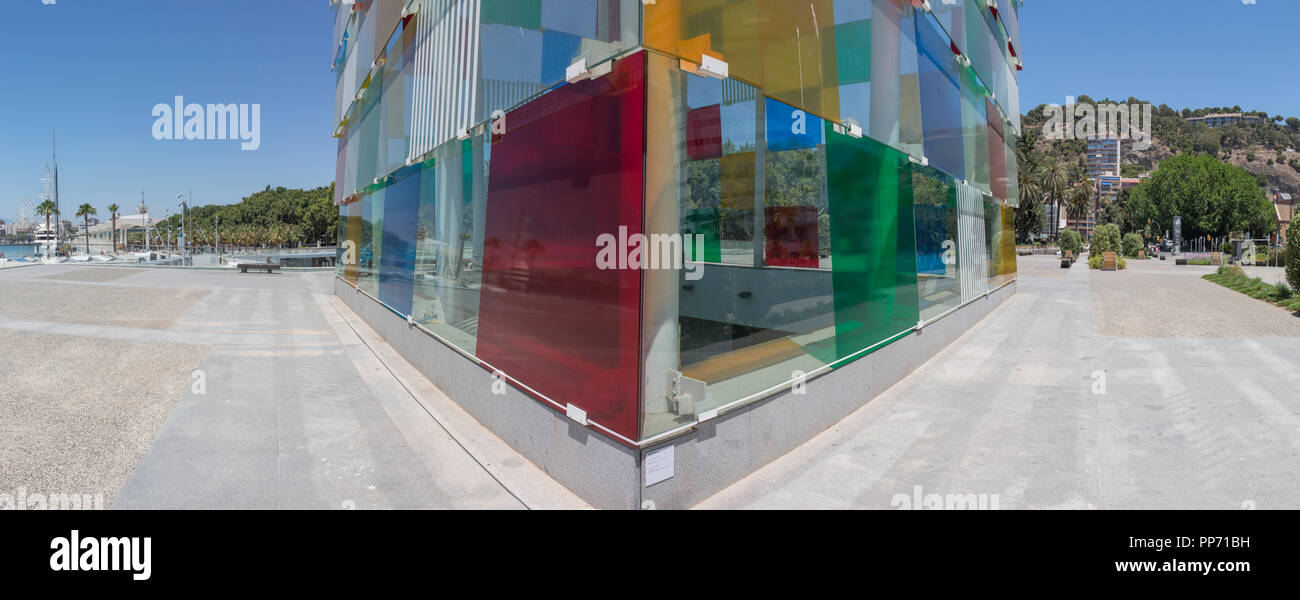 Malaga, Spagna - Luglio 9th, 2018: Centro Pompidou di vetro e struttura in acciaio Foto Stock