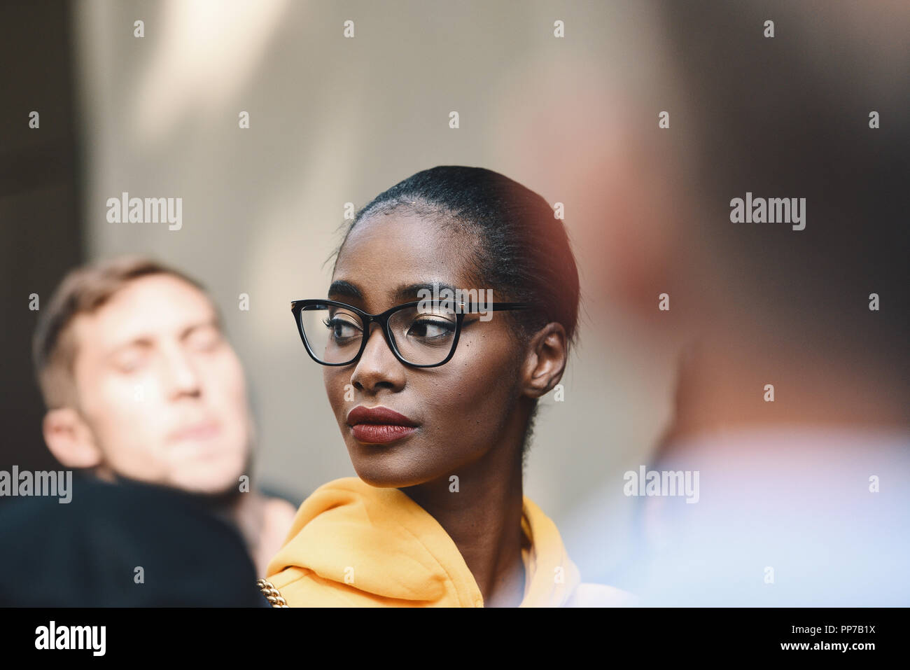 Milano, Italia - 23 Settembre 2018: Street style abiti prima di Dolce e Gabbana fashion show durante la Settimana della Moda Milanese - - MFWSS19 Credito: Alberto Grosescu/Alamy Live News Foto Stock