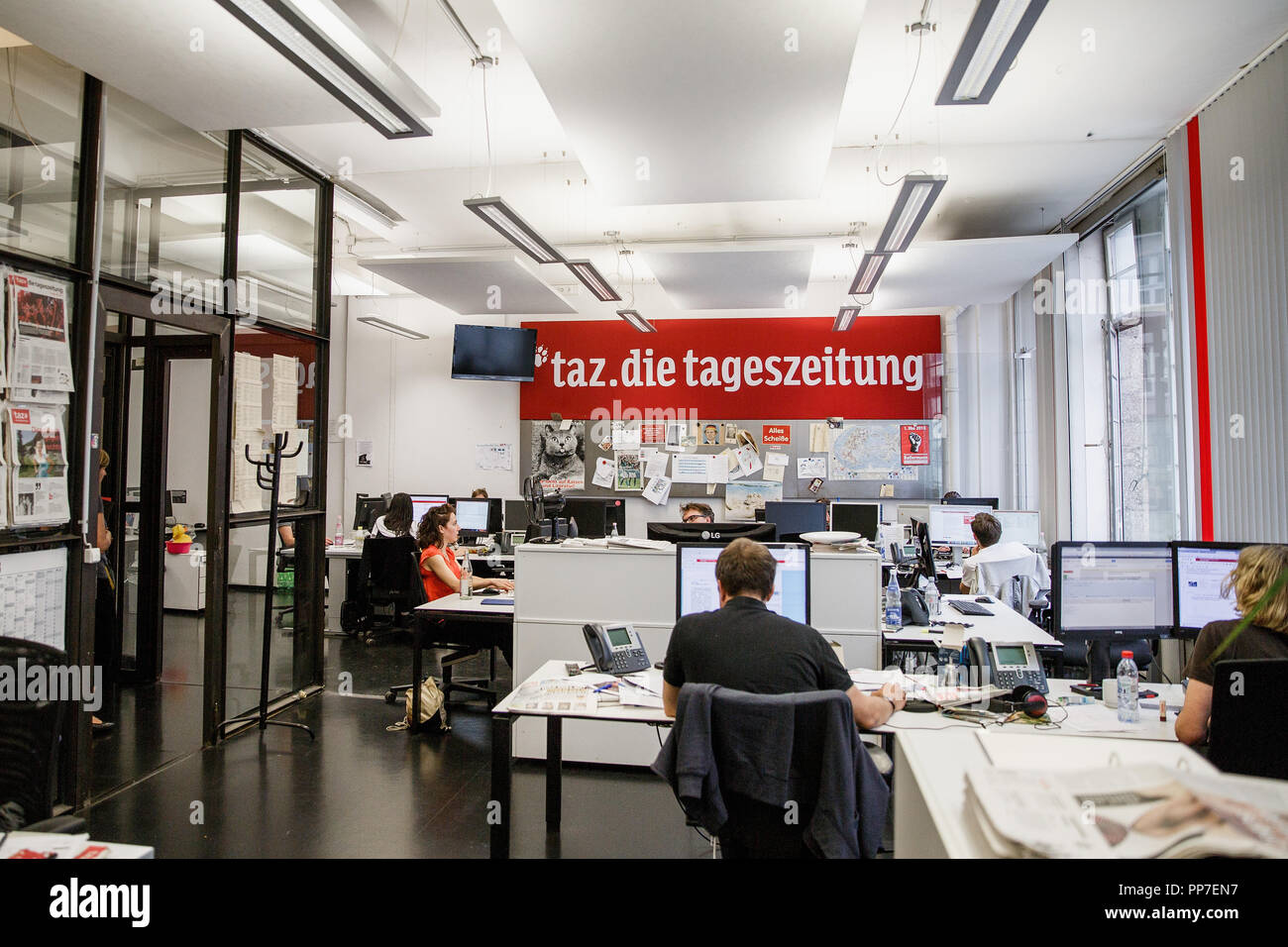 11 settembre 2018, Berlin: taz ufficio editoriale - die tageszeitung. Die Tageszeitung è nazionale quotidiano tedesco. Essa è stata fondata nel 1978 come alternativa, autonomo progetto di giornale. Foto: Carsten Koall/dpa Foto Stock