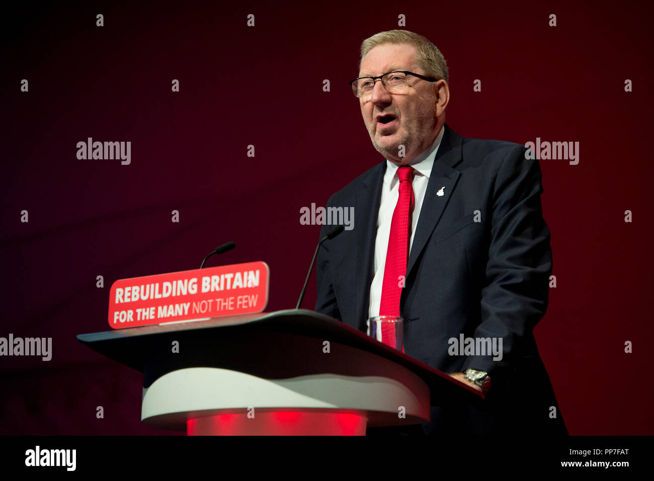 Liverpool, Regno Unito. 24Sep, 2018. Len McCluskey, Segretario generale di unire l'Unione, parla al Partito laburista conferenza in Liverpool. Credito: Russell Hart/Alamy Live News Foto Stock