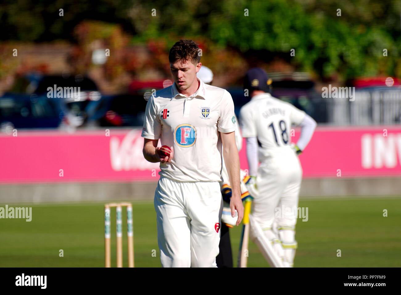 Chester le street, Inghilterra, 24 settembre 2018. Durham bowler Matteo Salisbury ritorna al suo marchio durante la loro Specsavers County Championship Division 2 match contro la Middlesex a Emirates Riverside. Credito: Colin Edwards/Alamy Live News. Foto Stock