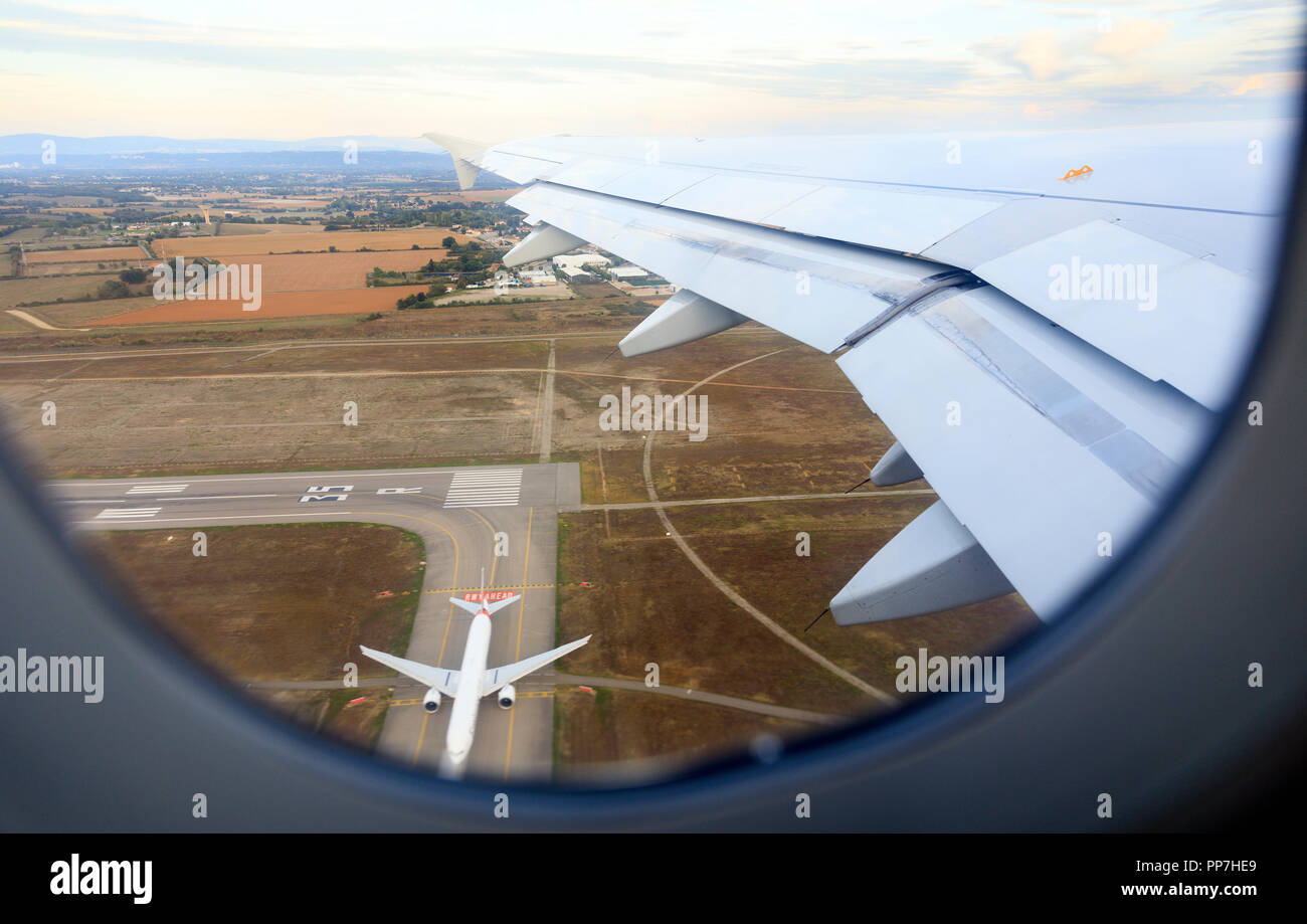 Colombier-Saugnieu, Francia. 09Sep, 2018. Lyon-Saint-Exupéry aeroporto, Colombier-Saugnieu, Auvergne-Rhône-Alpes, Francia - 9 Settembre 2018 : Un aereo di linea è di decollare da Lyon-Saint-Exupéry Airport. - Nessun filo del credito di servizio: Thierry Monasse/dpa/Alamy Live News Foto Stock