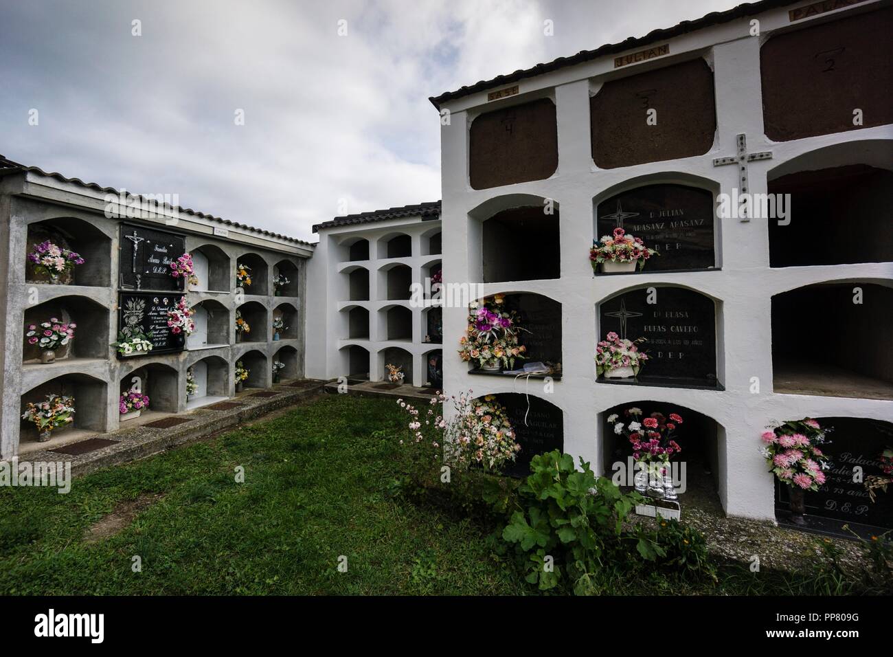 Cementerio, Santa María de la Nuez , municipio de Bárcabo,Sobrarbe, Provincia de Huesca, Comunidad Autónoma de Aragón, cordillera de los Pirineos, Spagna, Europa. Foto Stock