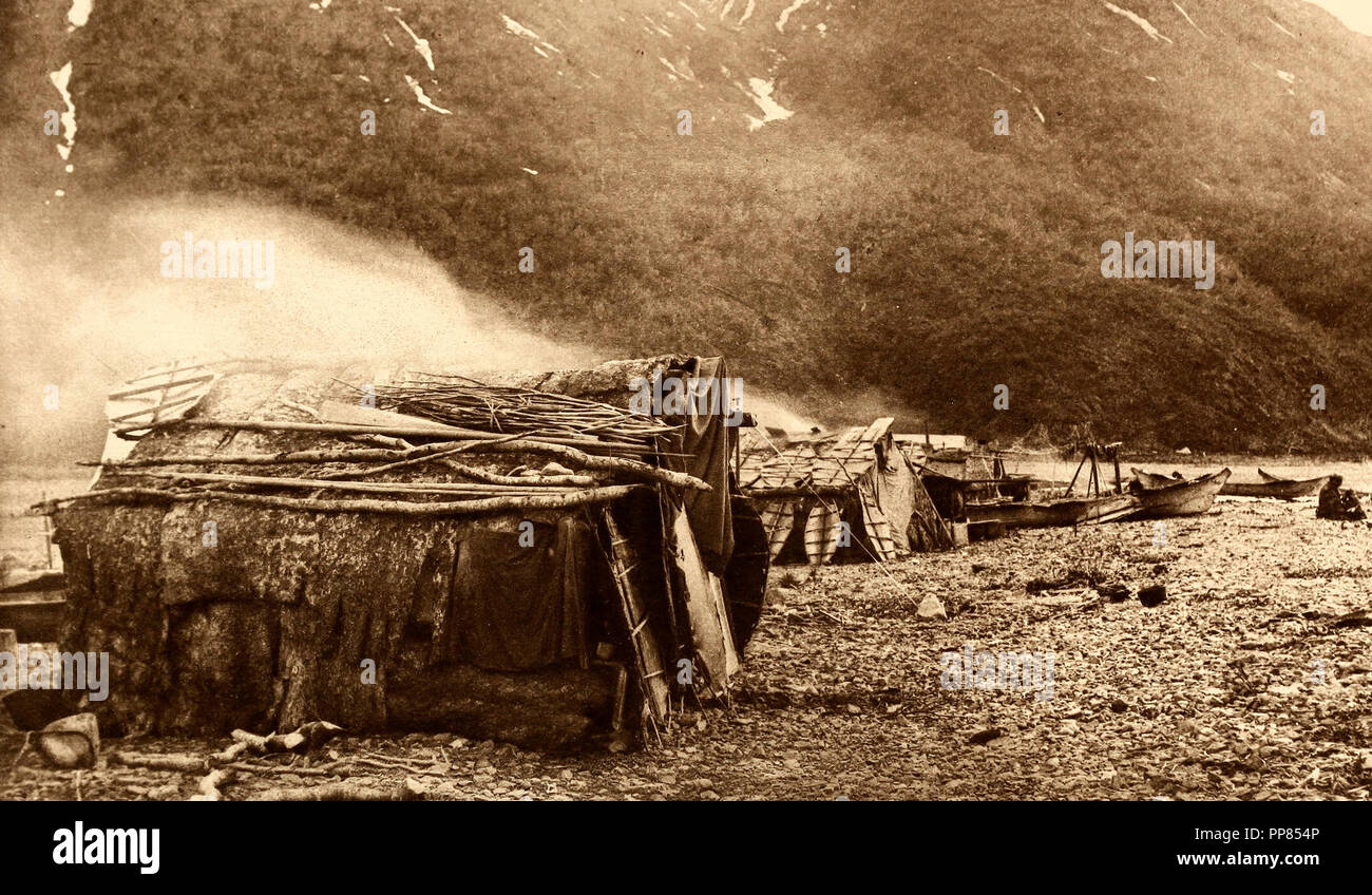 Indian saldatori Camp, Yakutat Bay, Alaska, circa 1900 Foto Stock