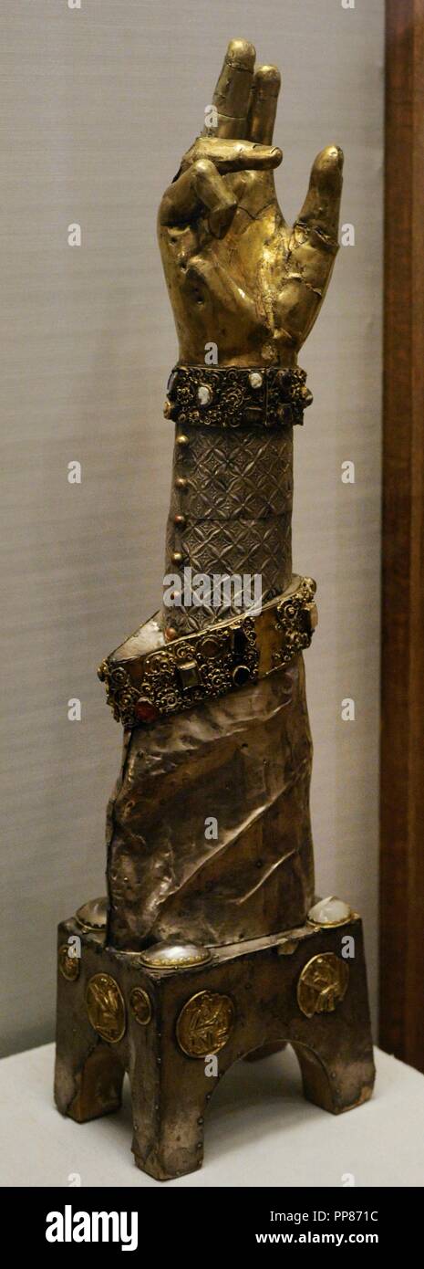 Reliquiario di San Walpert a forma di mano benedicente. Alto Reno, del XIII secolo. Lo stato Museo Hermitage. San Pietroburgo. La Russia. Foto Stock