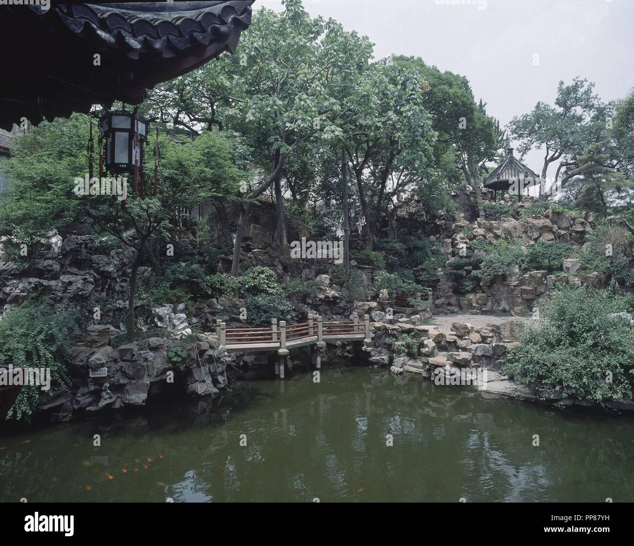 JARDIN PINTORESCO CONSTRUIDO EN EL S XVI POR LA FAMILIA PAN-DINASTIA MING. Autore: NANYANG ZHANG. Posizione: Jardines de' Yuyuan. SHANGHAI. Cina. Foto Stock