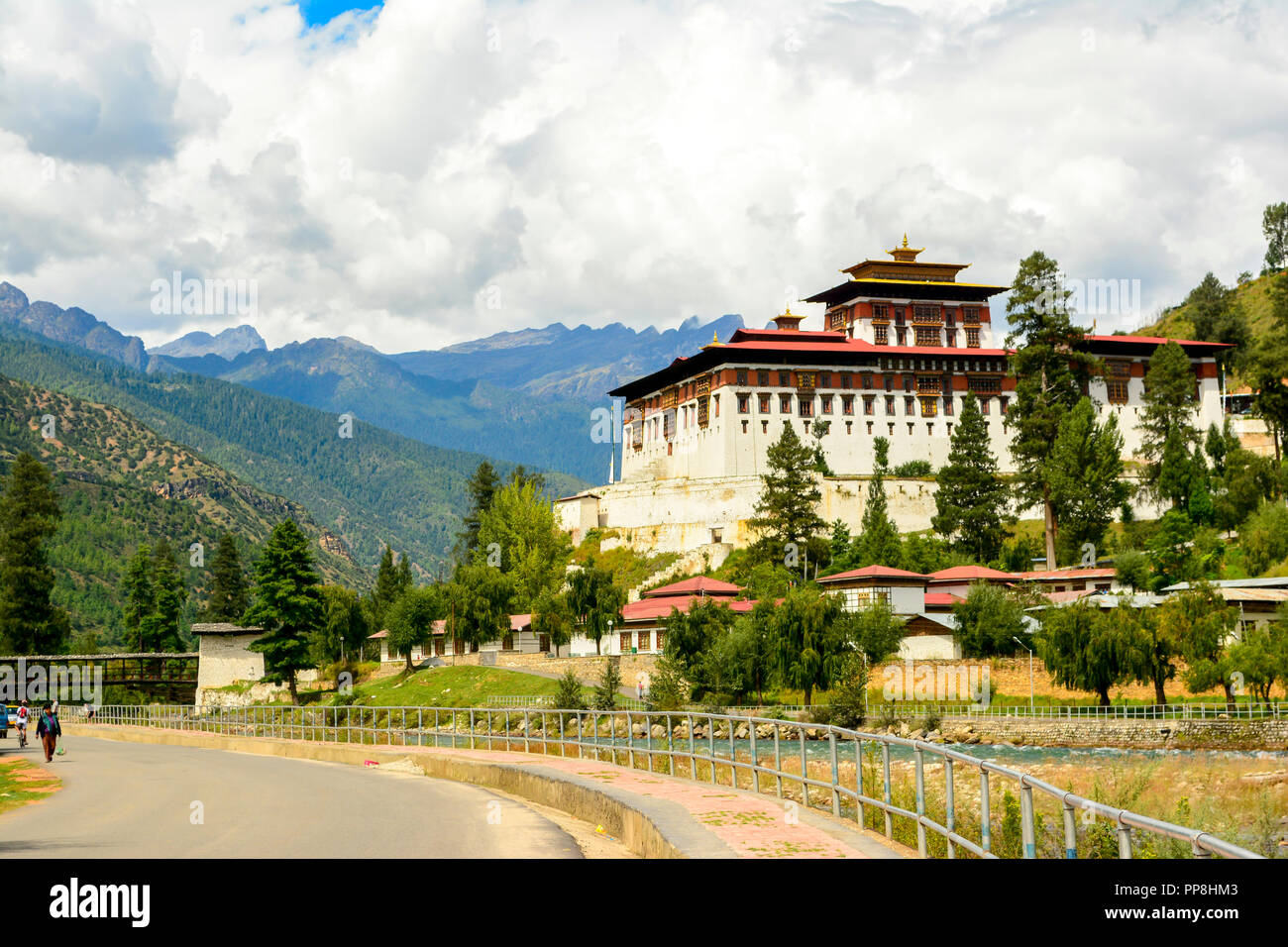 Esterno del monastero buddista / fort Dzong in Punhaka, Bhutan, Himalaya Foto Stock
