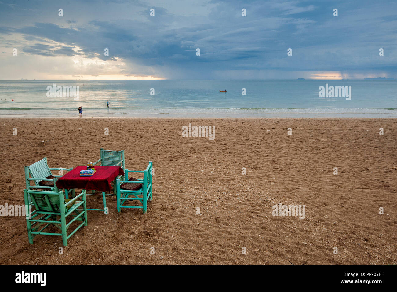 Thailandia, Koh Lanta, tramonto su Phra AE Beach Foto Stock